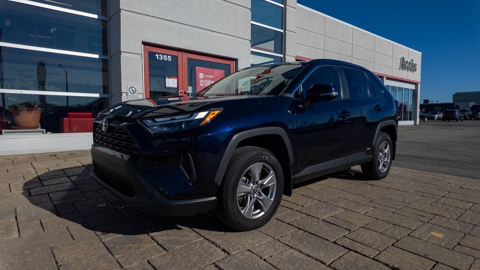 Photo 2023 Toyota RAV4 Hybrid XLE #3
