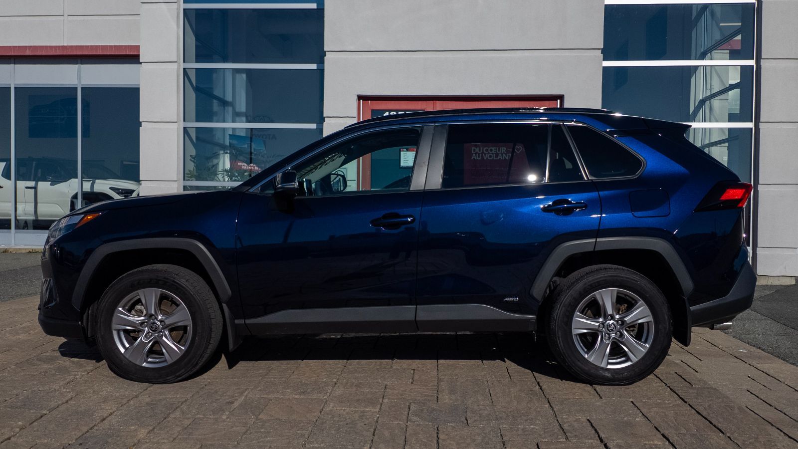 Photo 2023 Toyota RAV4 Hybrid XLE #4
