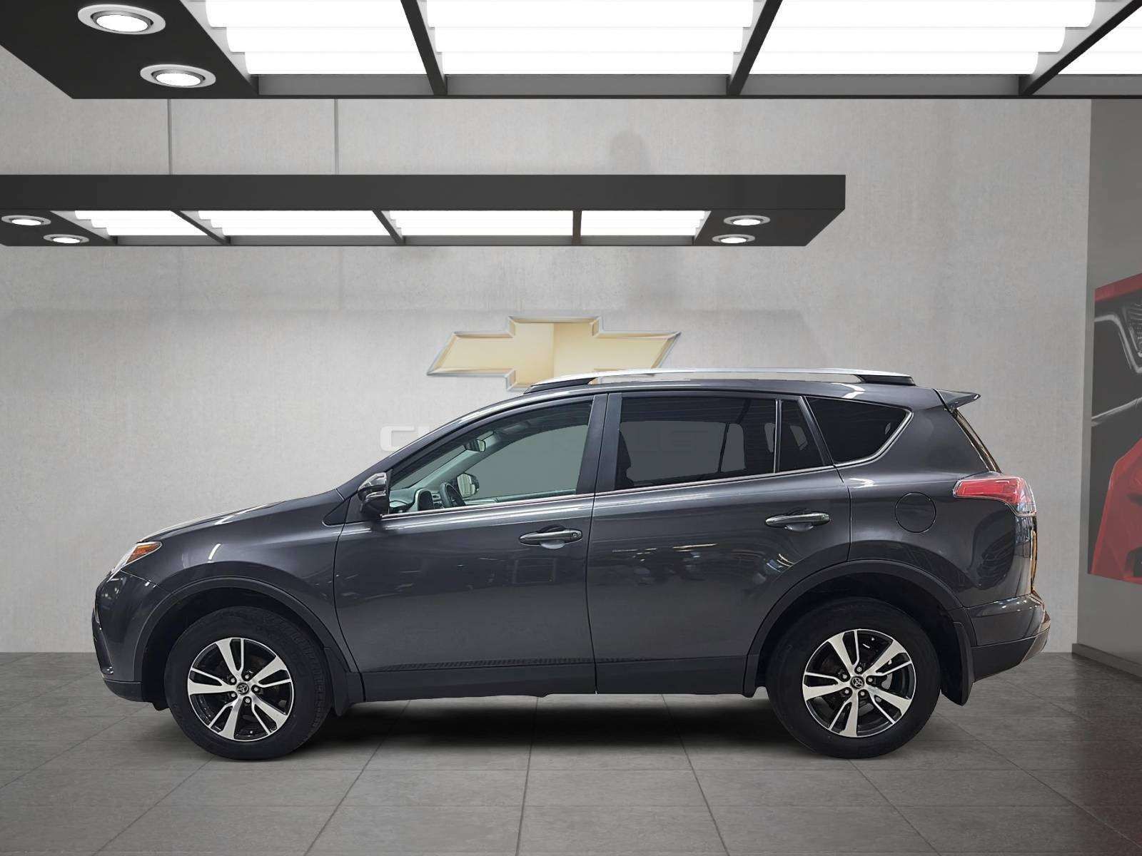 Photo 2018 Toyota RAV4 LE - Awd - #5