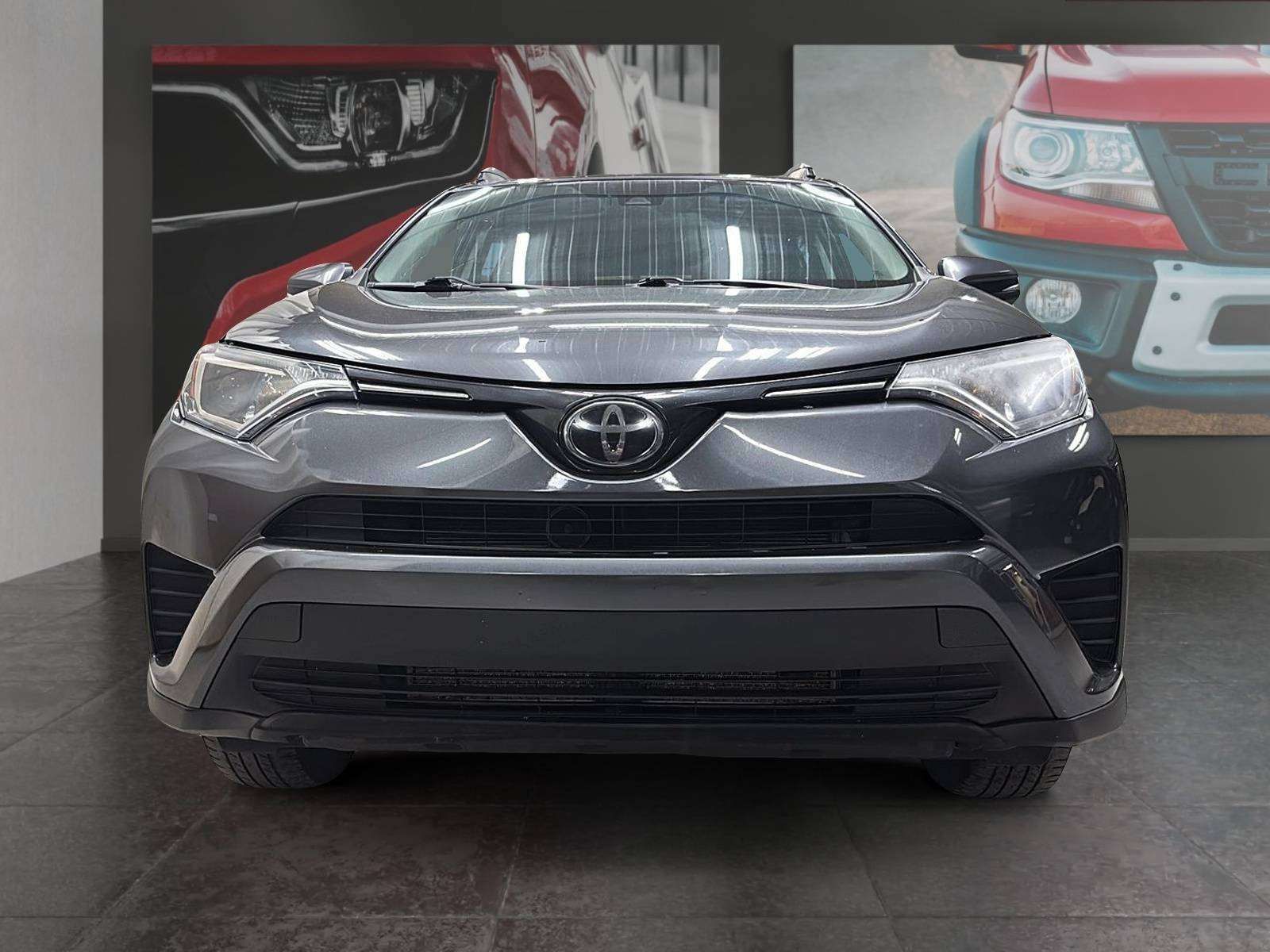 Photo 2018 Toyota RAV4 LE - Awd - #2