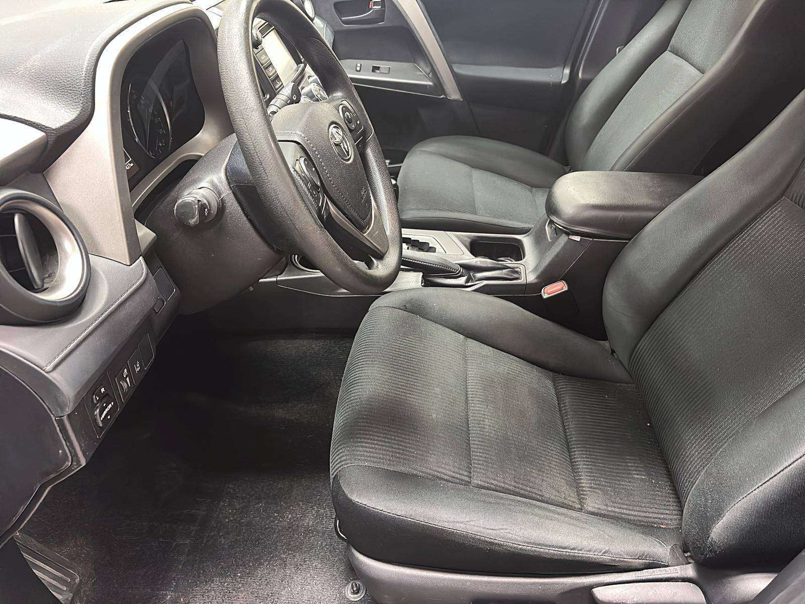 Photo 2018 Toyota RAV4 LE - Awd - #8