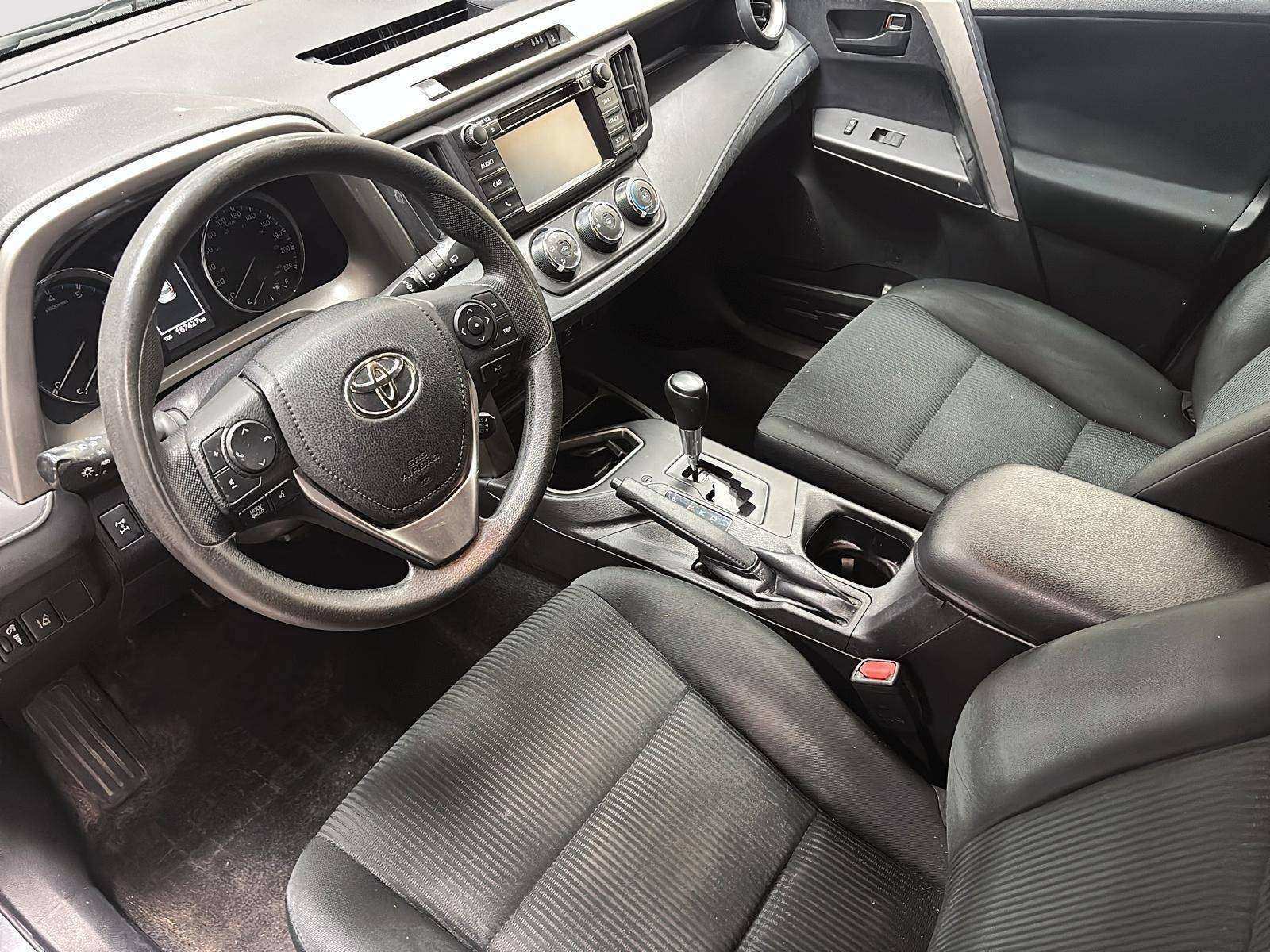 Photo 2018 Toyota RAV4 LE - Awd - #7