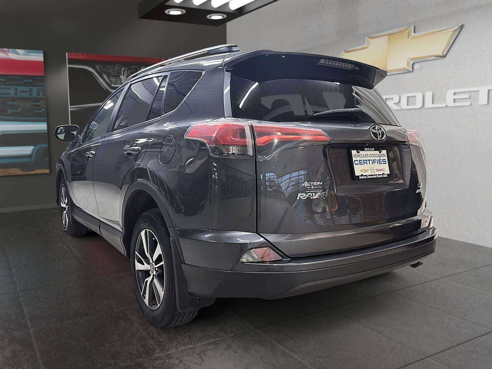 Photo 2018 Toyota RAV4 LE - Awd - #4