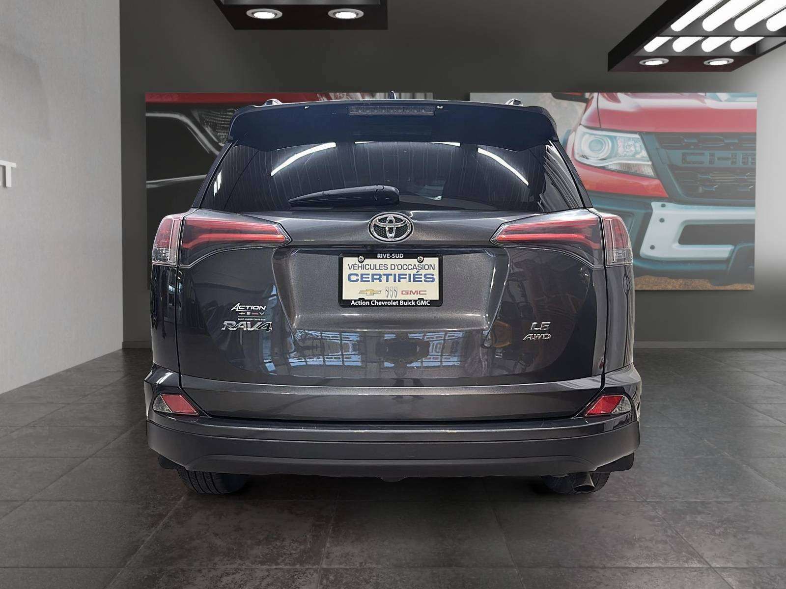 Photo 2018 Toyota RAV4 LE - Awd - #3