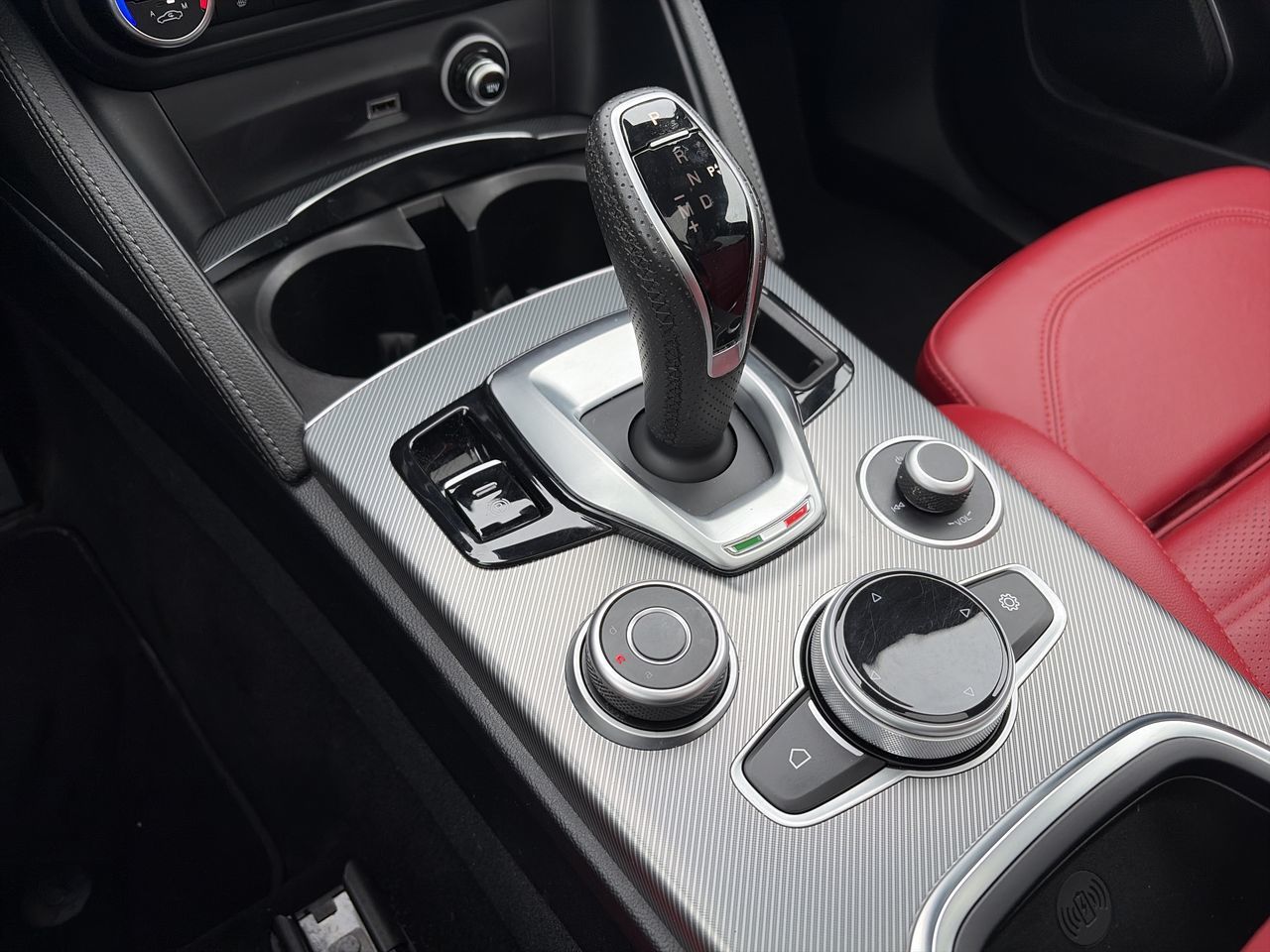2022  Stelvio