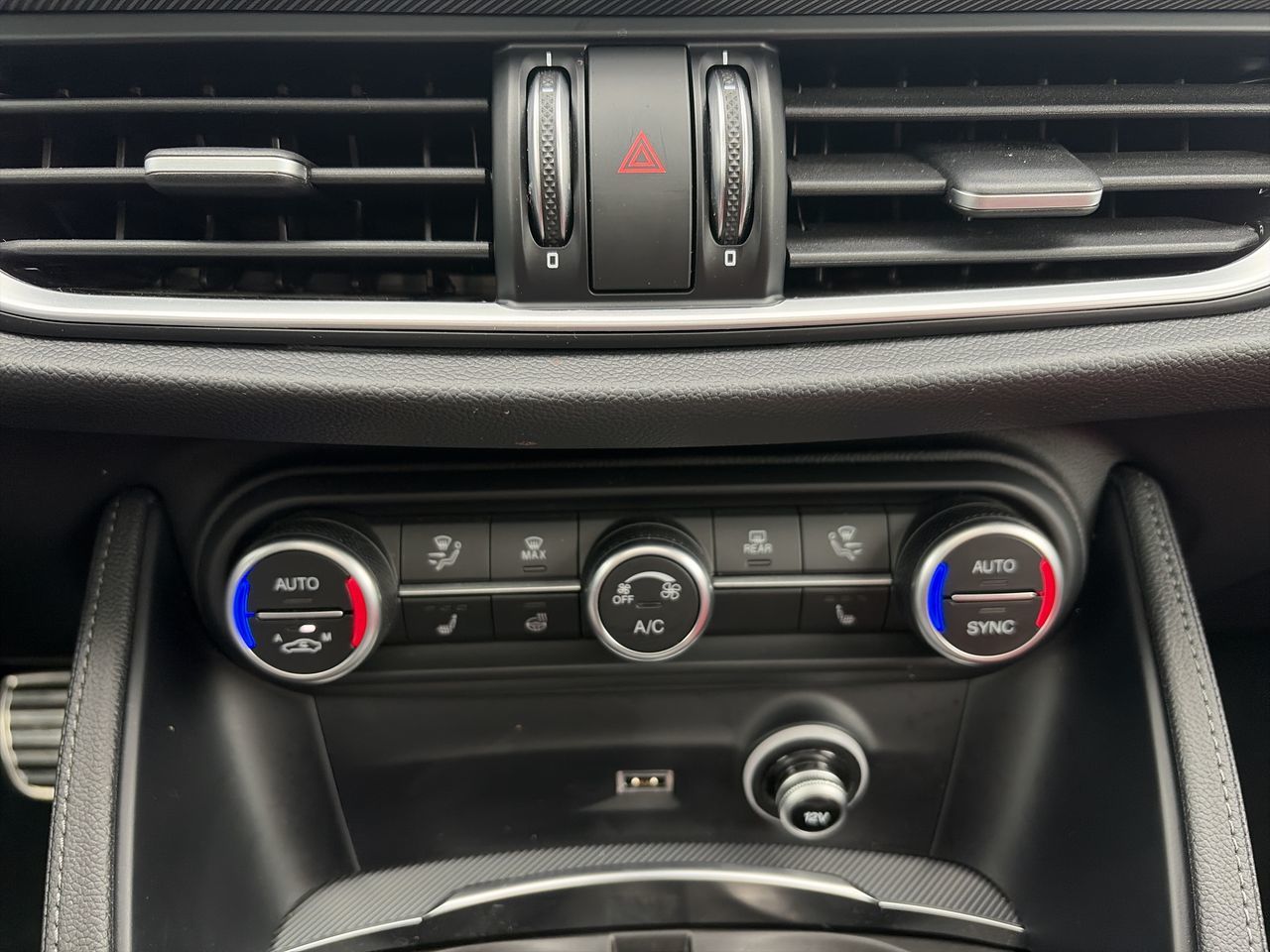 2022  Stelvio