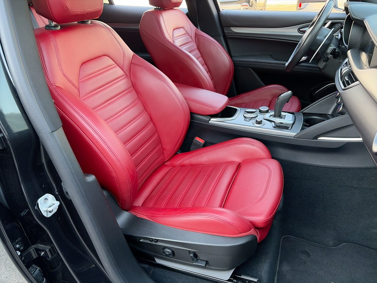 2022  Stelvio