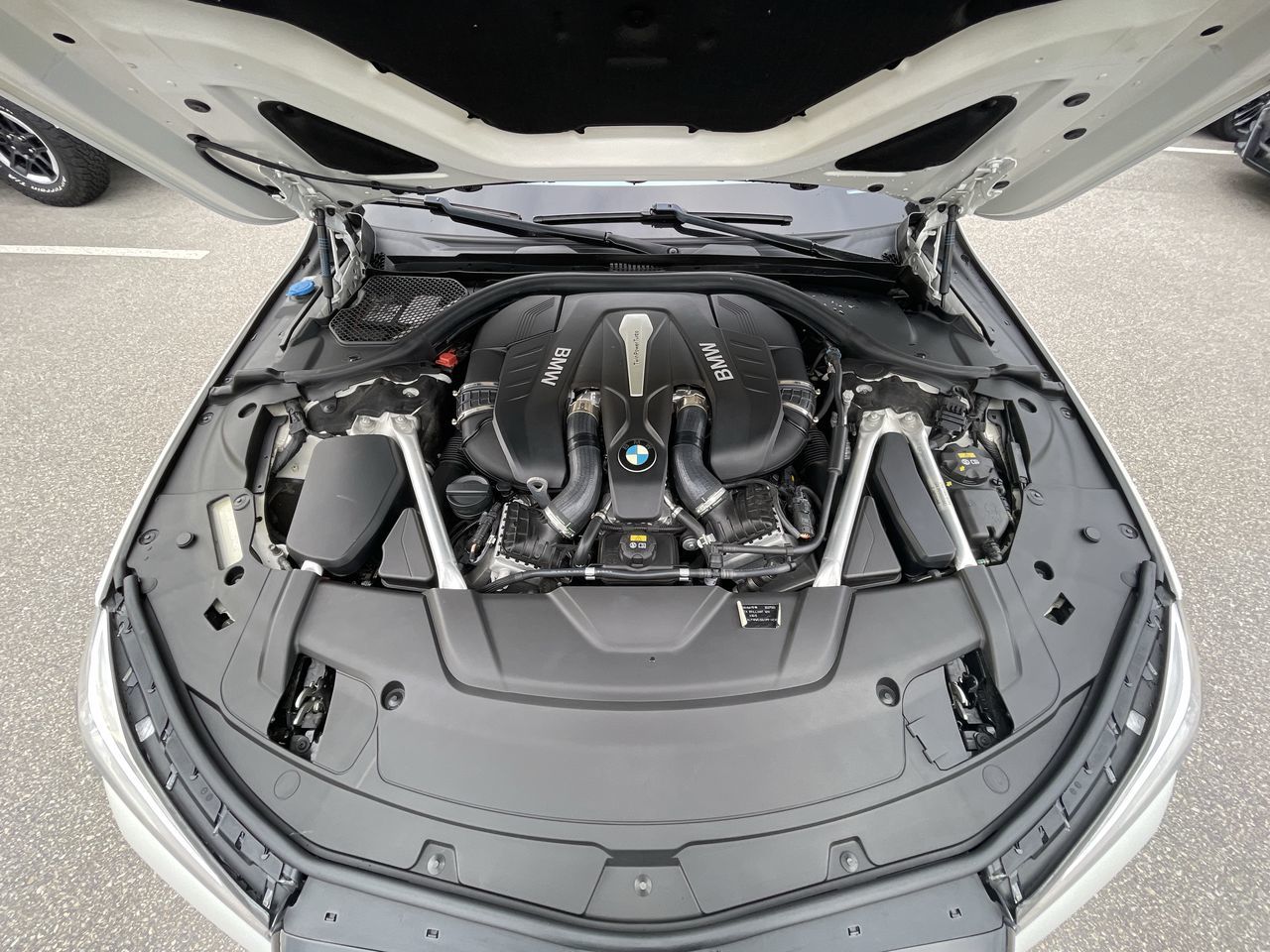 2019 BMW 750i