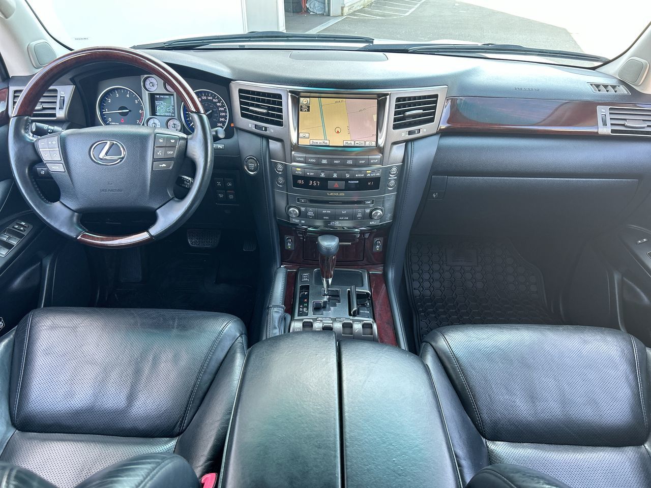 Lexus LX570  2011 à Langley, Colombie-Britannique