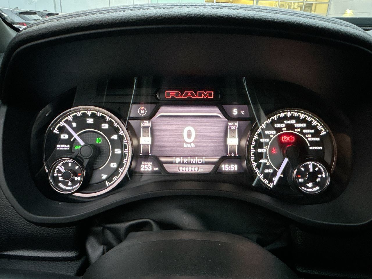 Ram RAM 1500 Crew Cab 4x4 (DT)  2022 à Langley, Colombie-Britannique