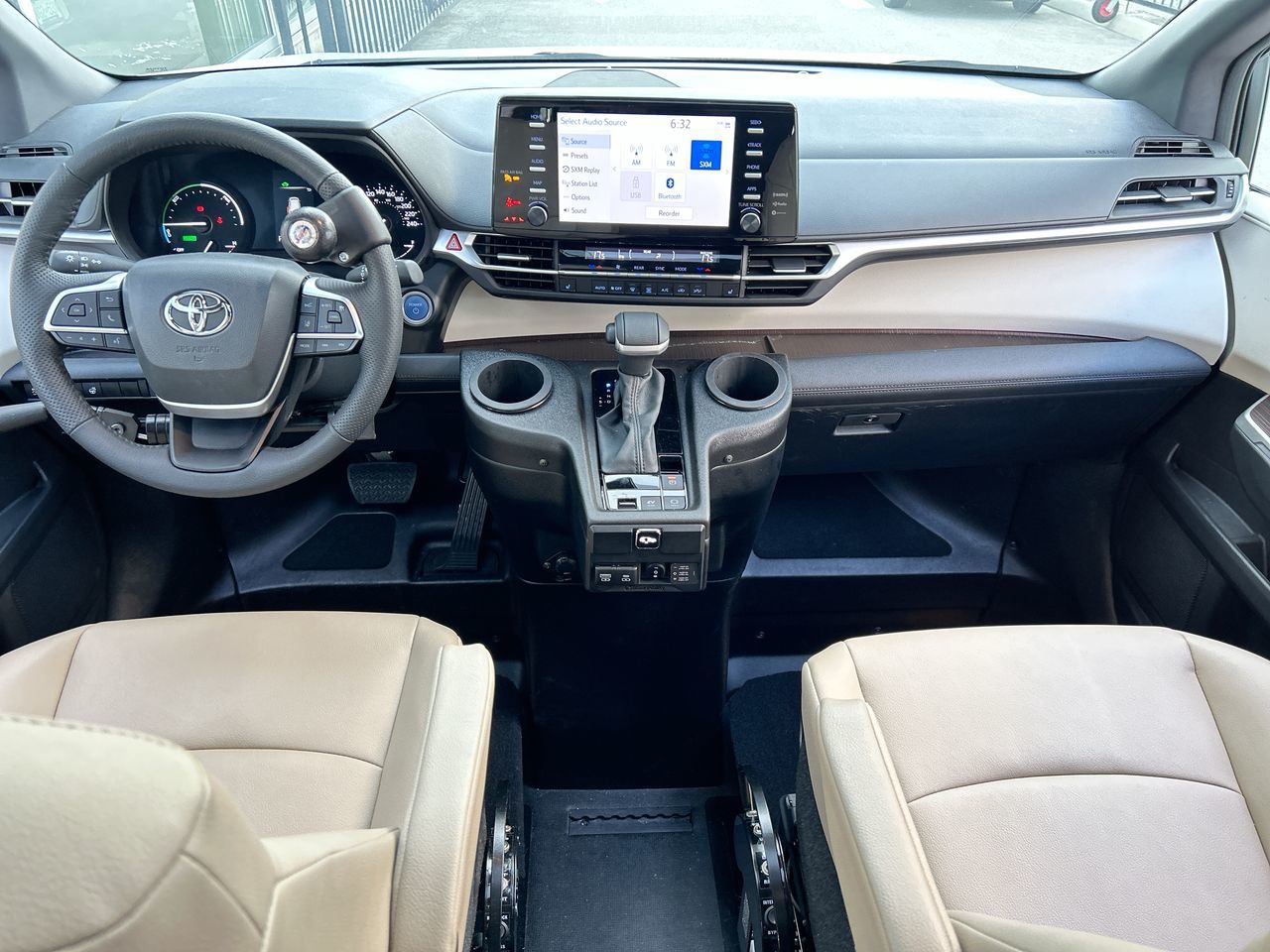 Toyota Sienna Hybrid  2023 à Langley, Colombie-Britannique