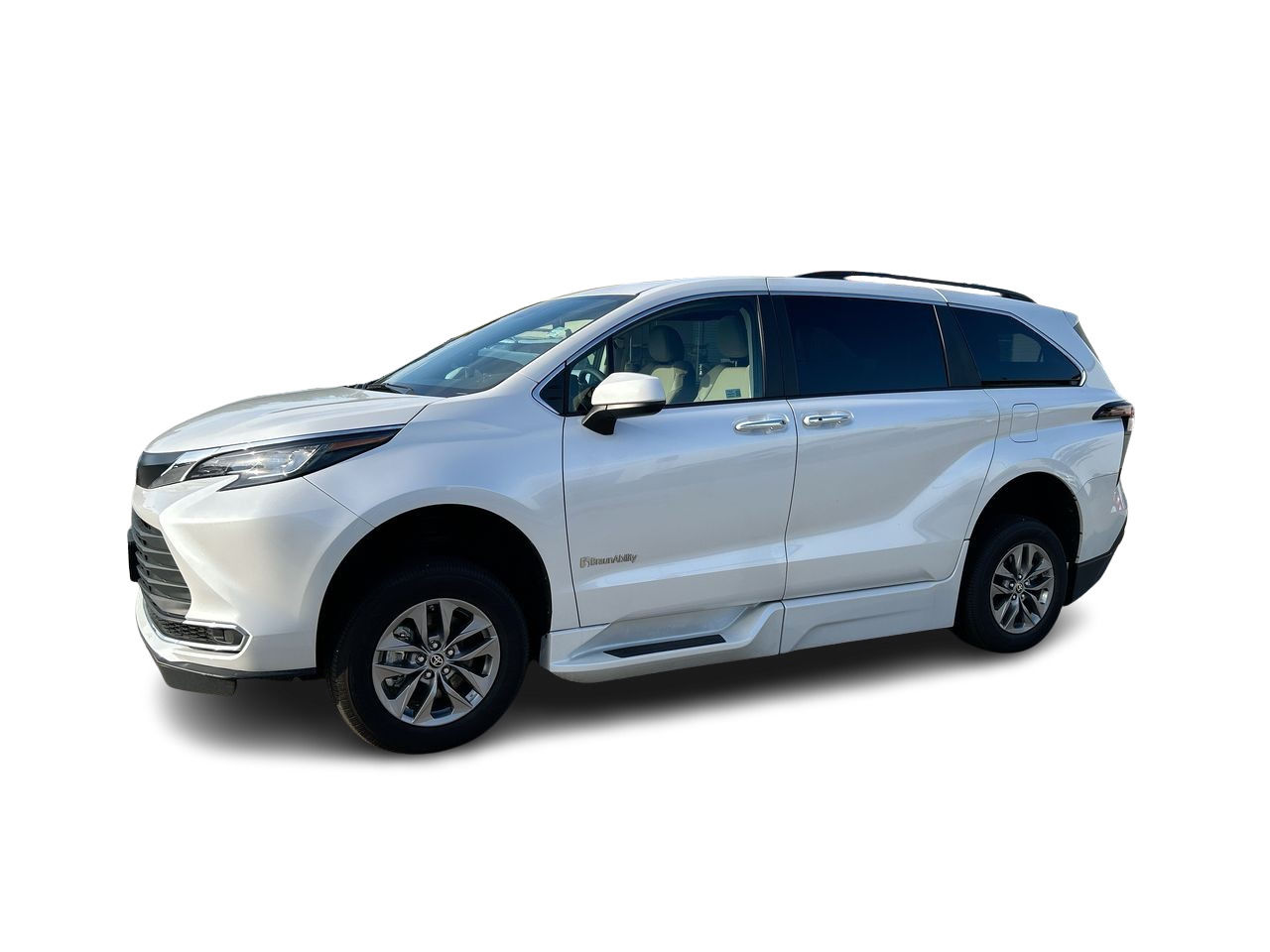 Toyota Sienna Hybrid  2023 à Langley, Colombie-Britannique