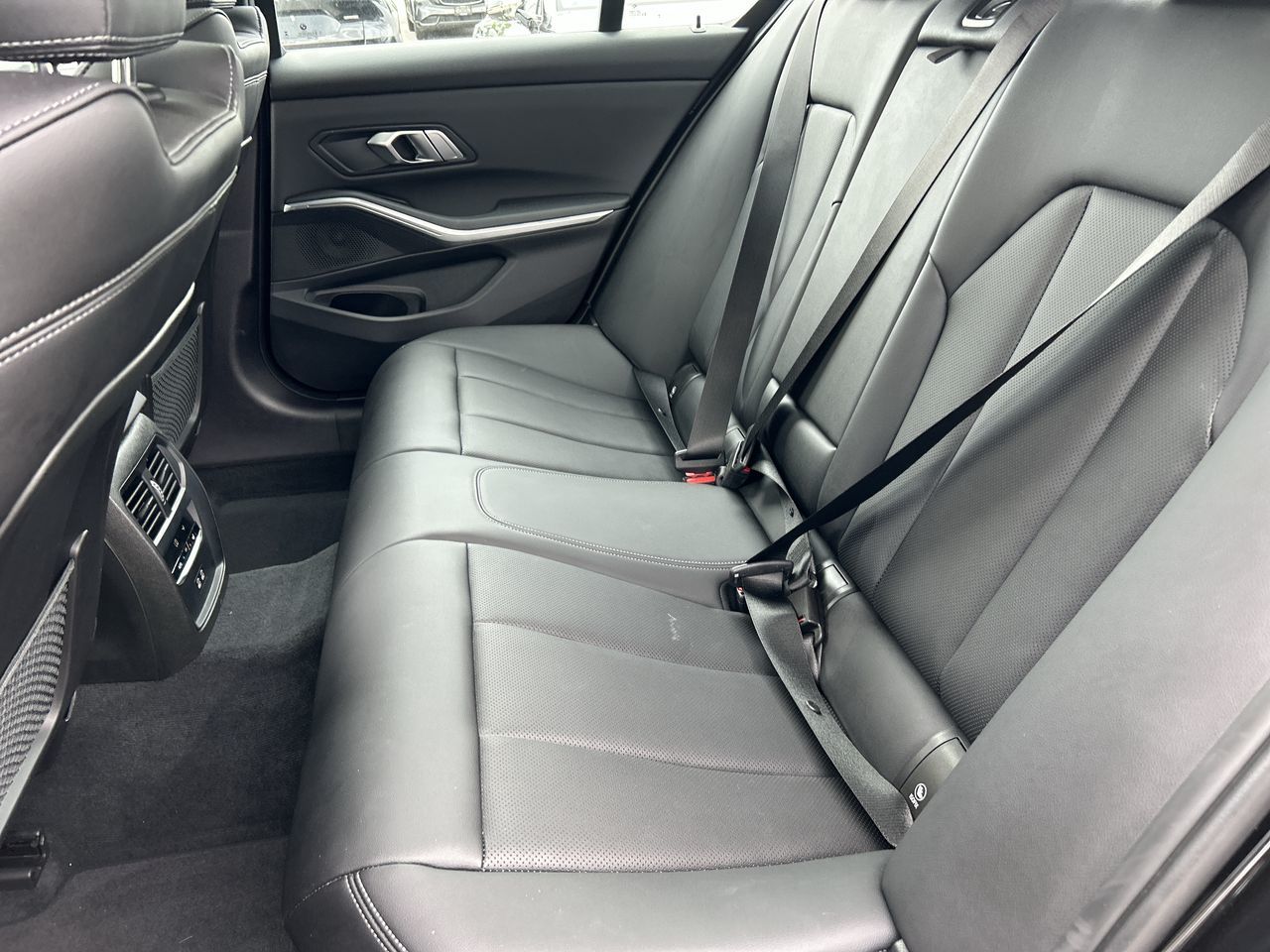 2023 BMW 330i