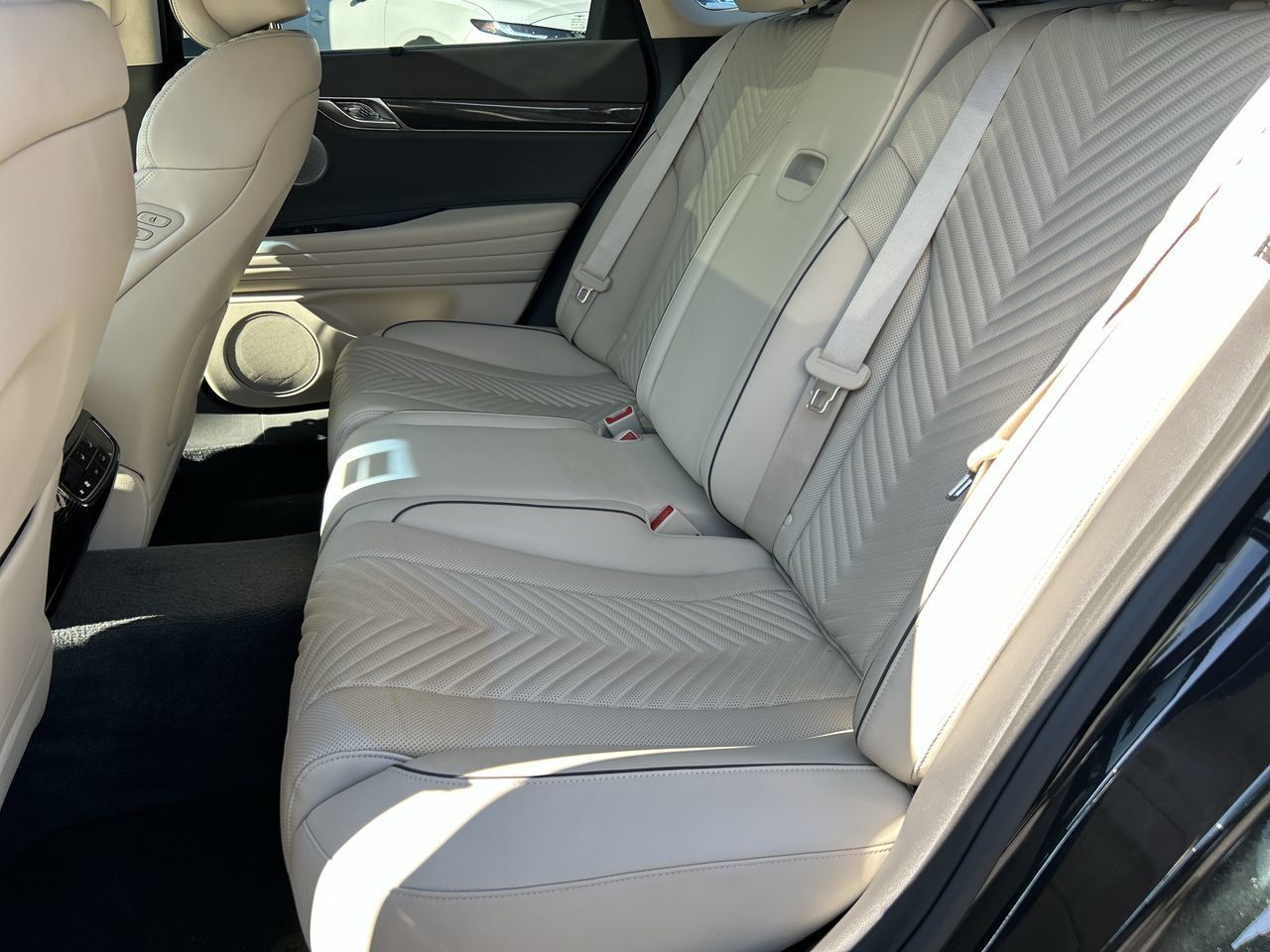 GENESIS G80  2024