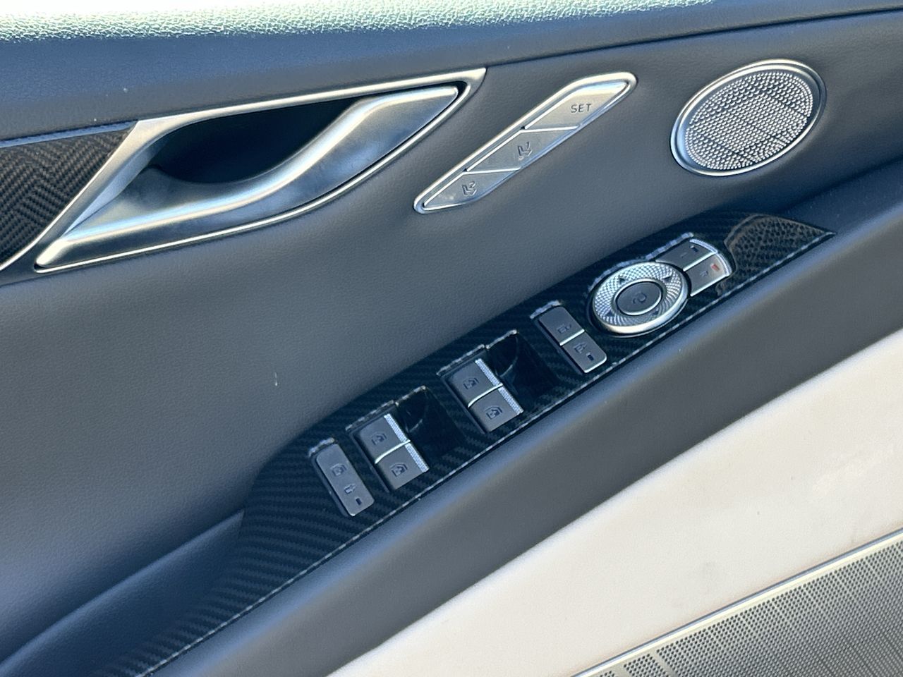 GENESIS G80  2024