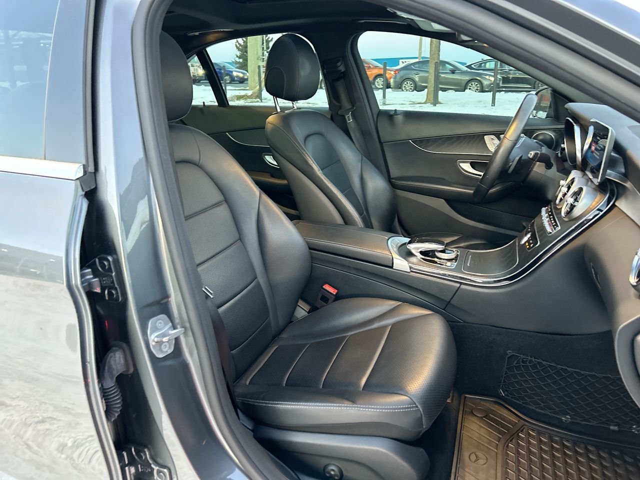 Mercedes-Benz C300  2020