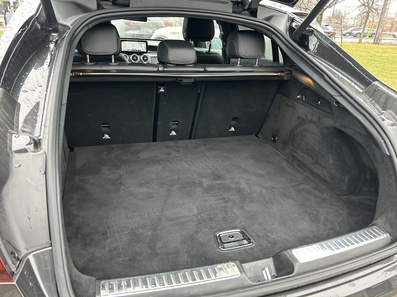 Mercedes-Benz GLC300  2023