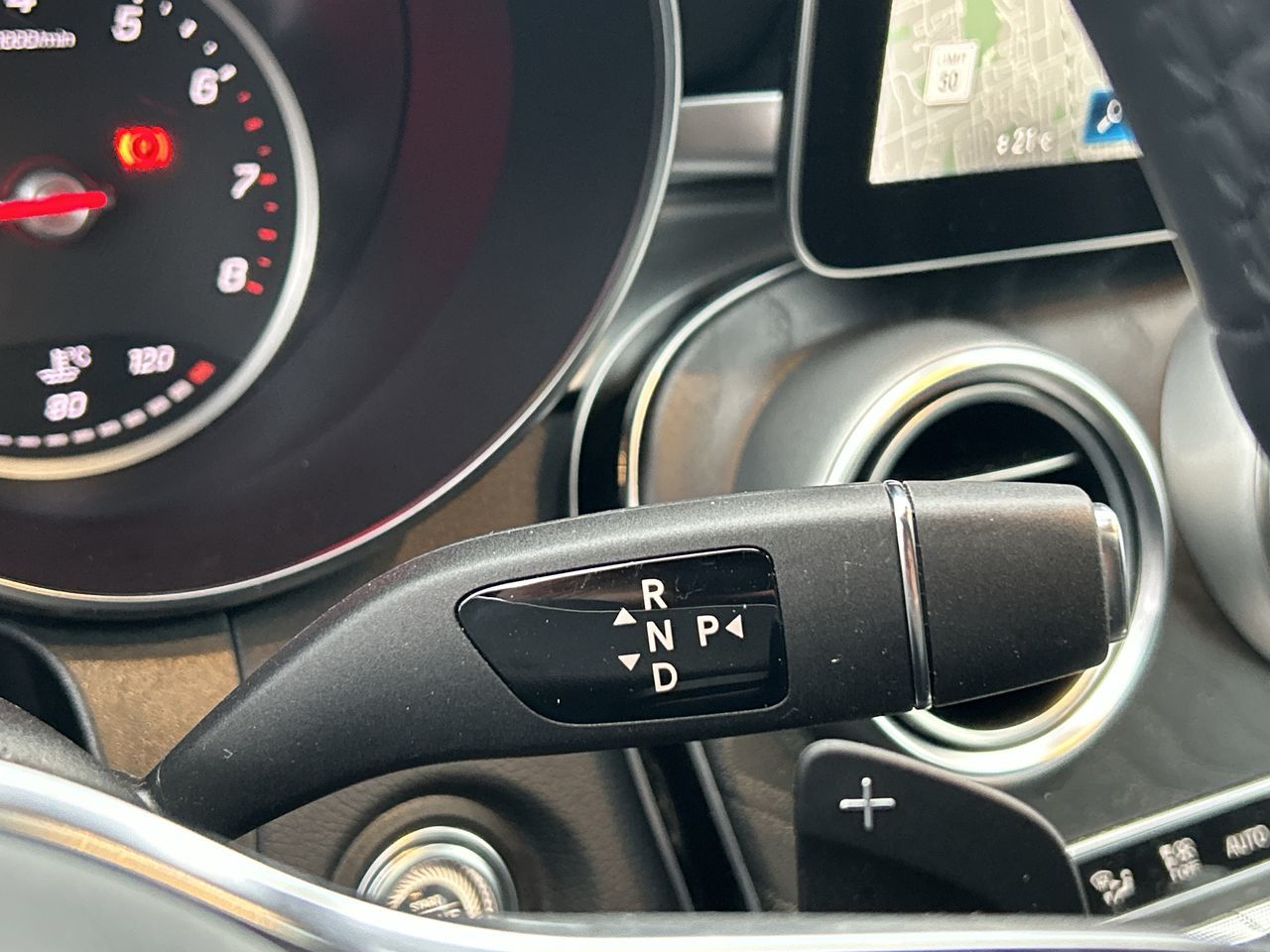 Mercedes-Benz GLC300  2023