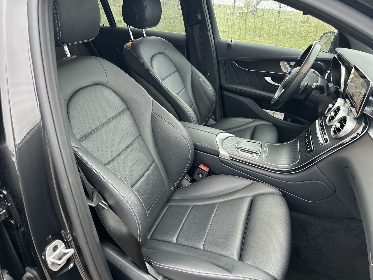 Mercedes-Benz GLC300  2023