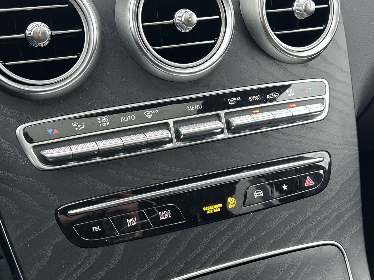 Mercedes-Benz GLC300  2023