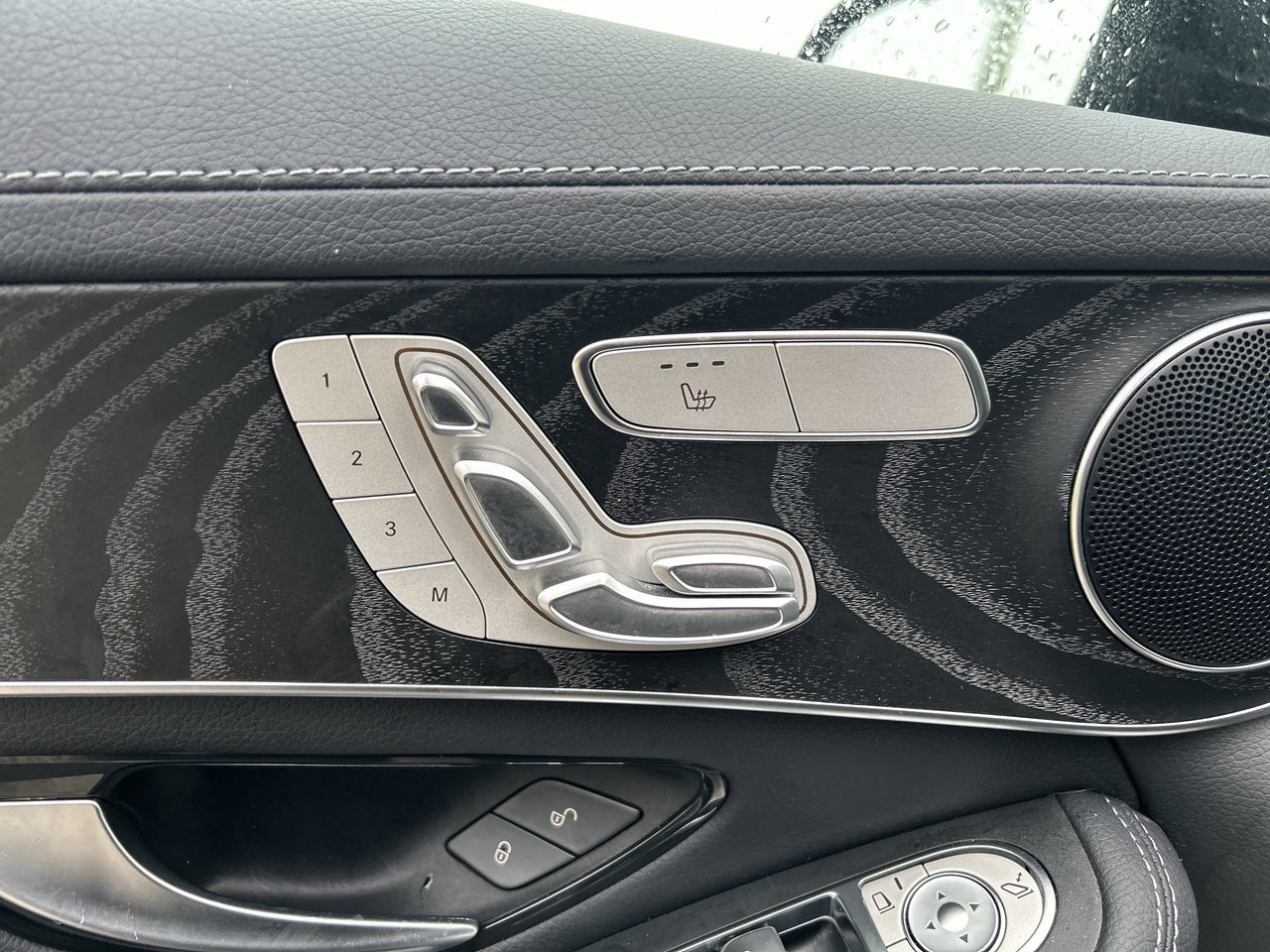 Mercedes-Benz GLC300  2023