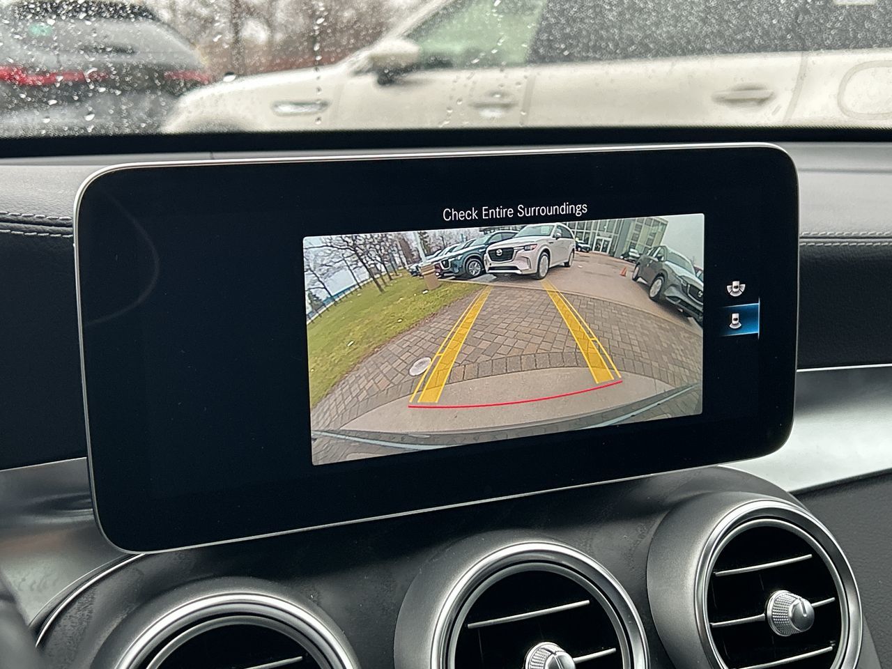 Mercedes-Benz GLC300  2023