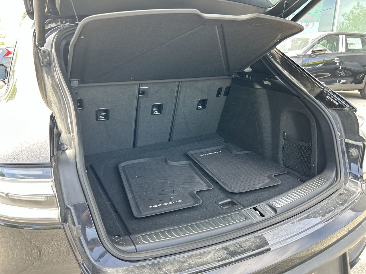 2024 Porsche Macan in Scarborough, Ontario