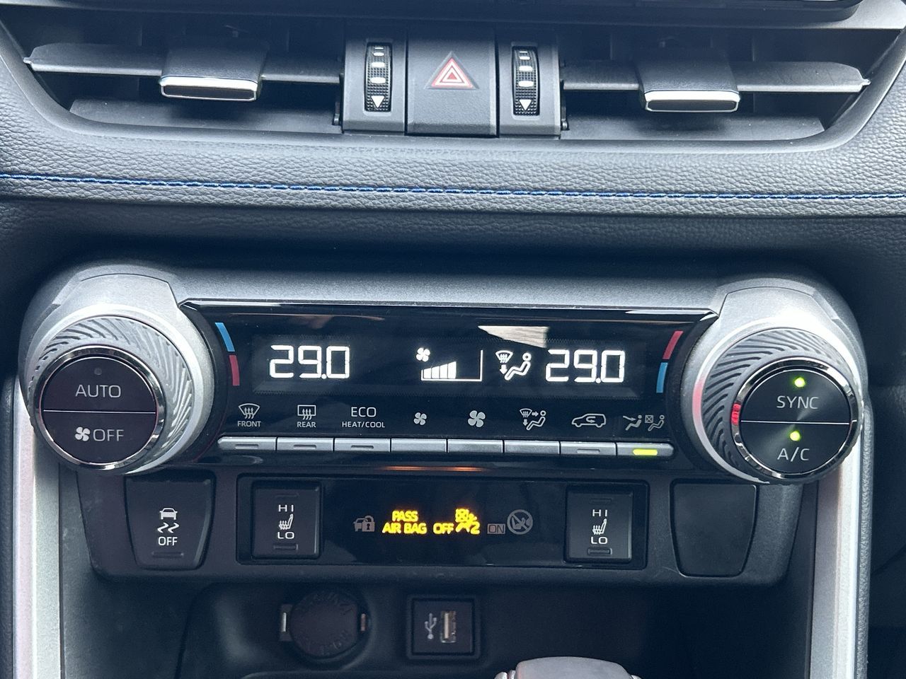 Toyota RAV4 Hybrid  2024 à Scarborough, Ontario