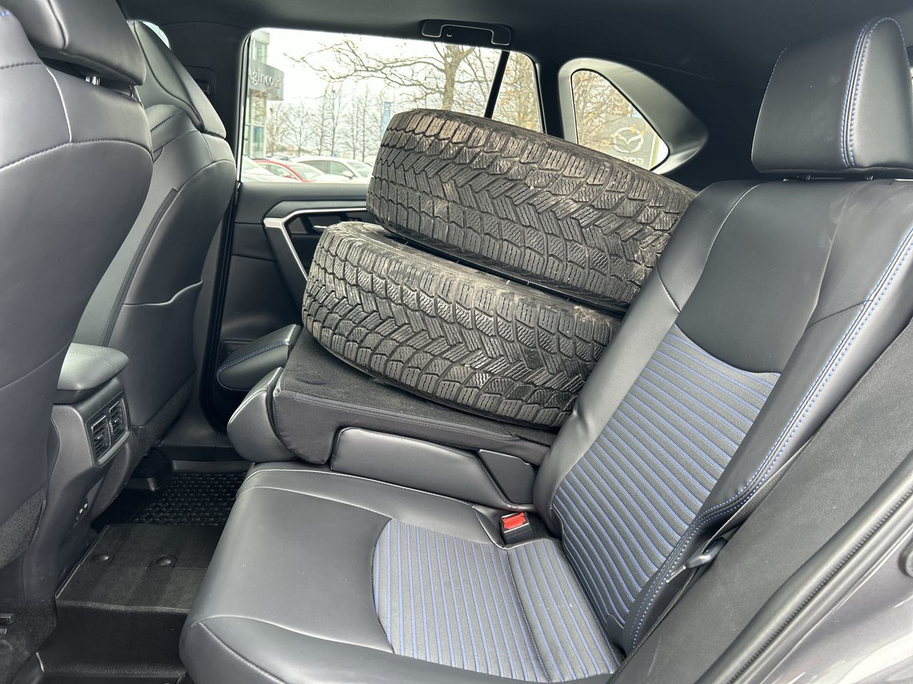 Toyota RAV4 Hybrid  2024 à Scarborough, Ontario