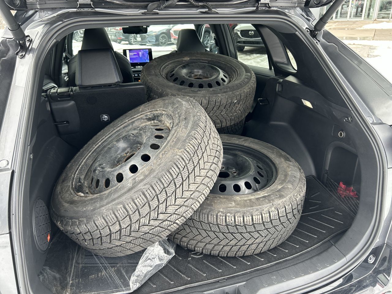 Toyota RAV4 Hybrid  2024 à Scarborough, Ontario