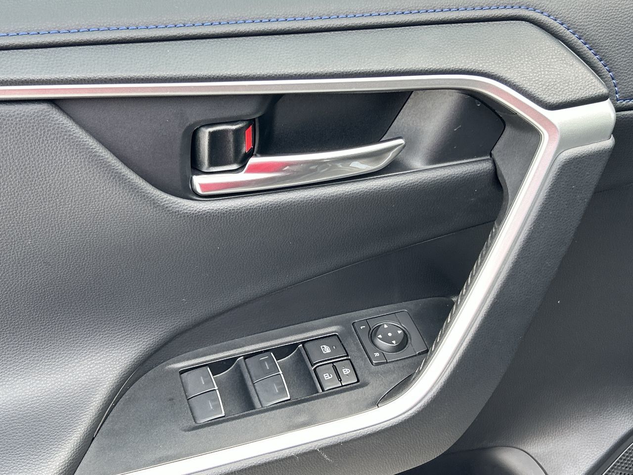 Toyota RAV4 Hybrid  2024 à Scarborough, Ontario