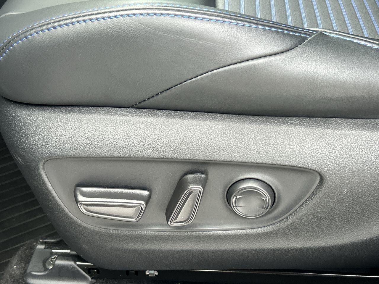 Toyota RAV4 Hybrid  2024 à Scarborough, Ontario