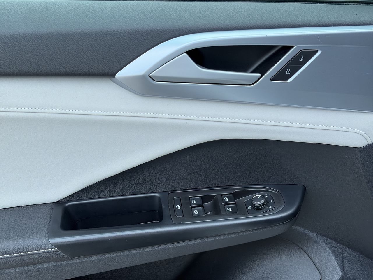 Volkswagen Taos  2026