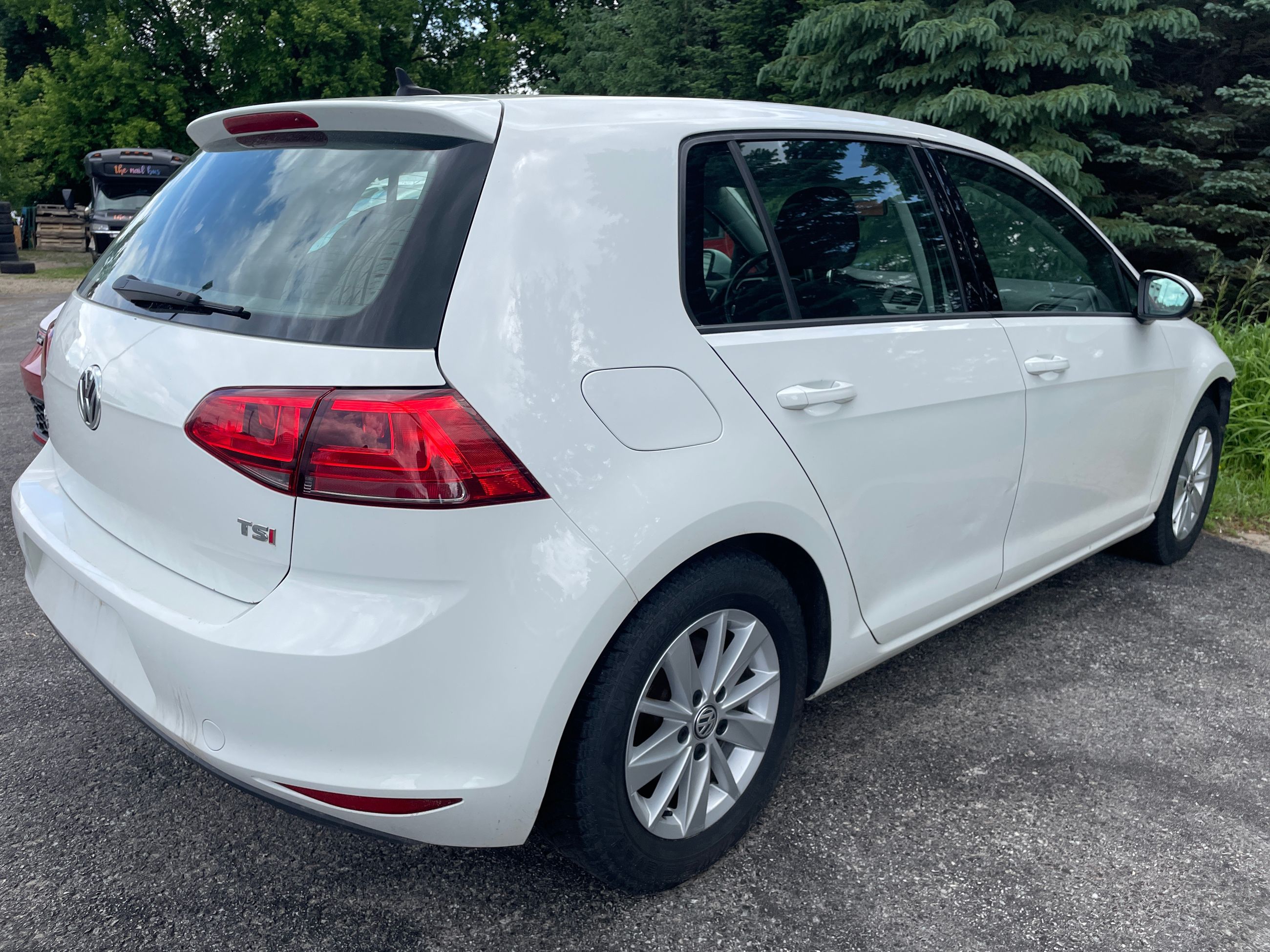 Used 2016 Volkswagen Golf 5 Dr 1 8T Trendline 6sp At W Tip Pure White 260 684 KM For Sale 