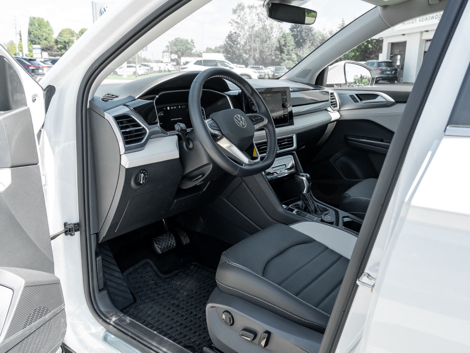 Photo 2026 Volkswagen Taos Highline 4MOTION #7