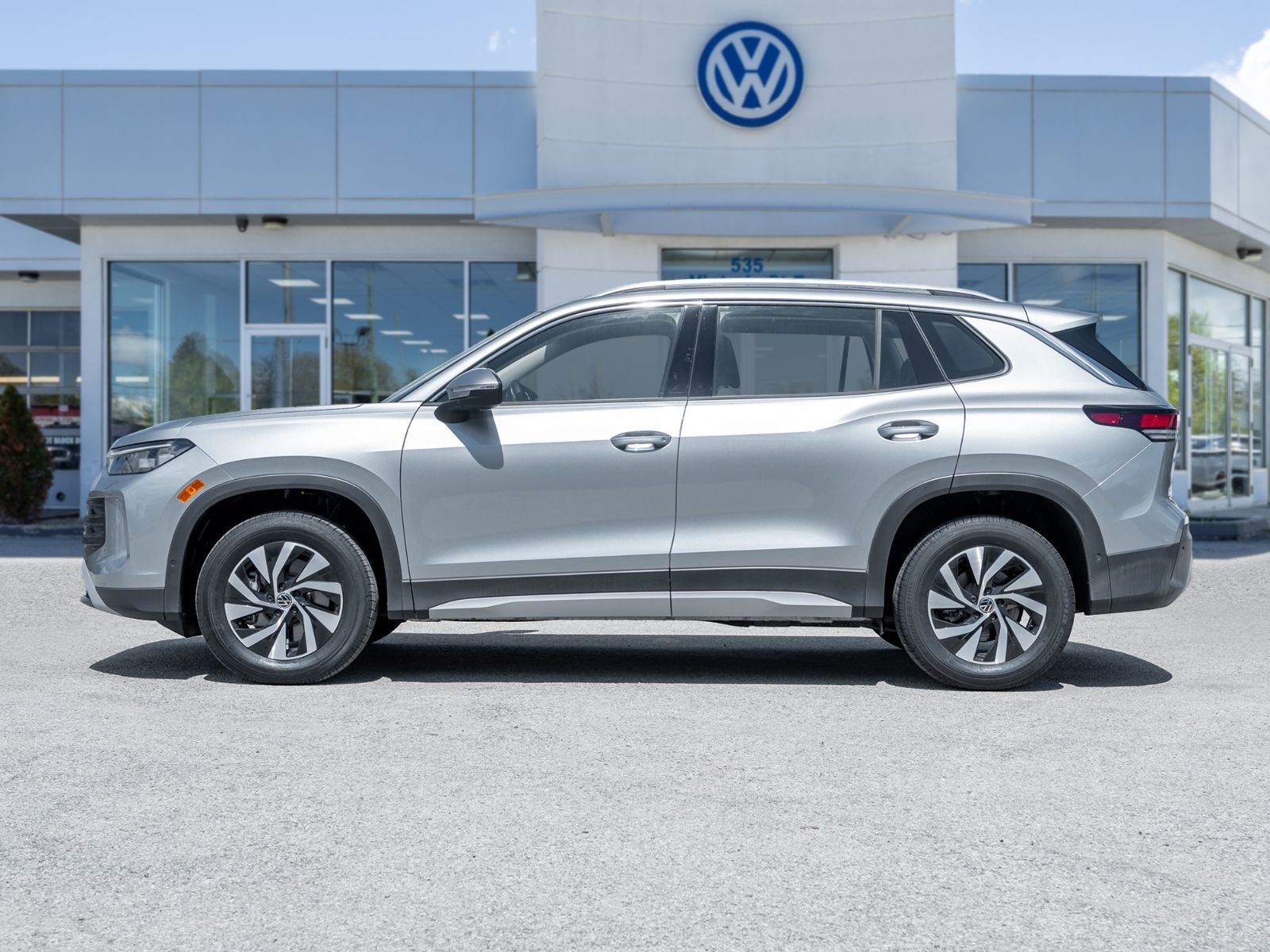 Photo 2026 Volkswagen Tiguan Trendline #3