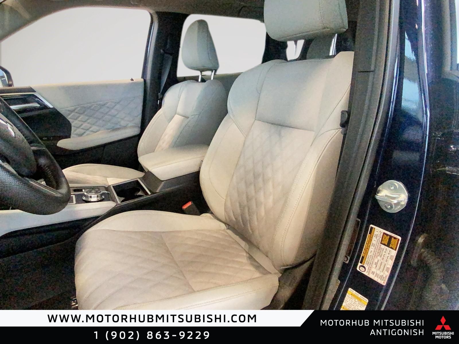 Photo 2024 Mitsubishi Outlander Plug-In Hybrid SEL #7