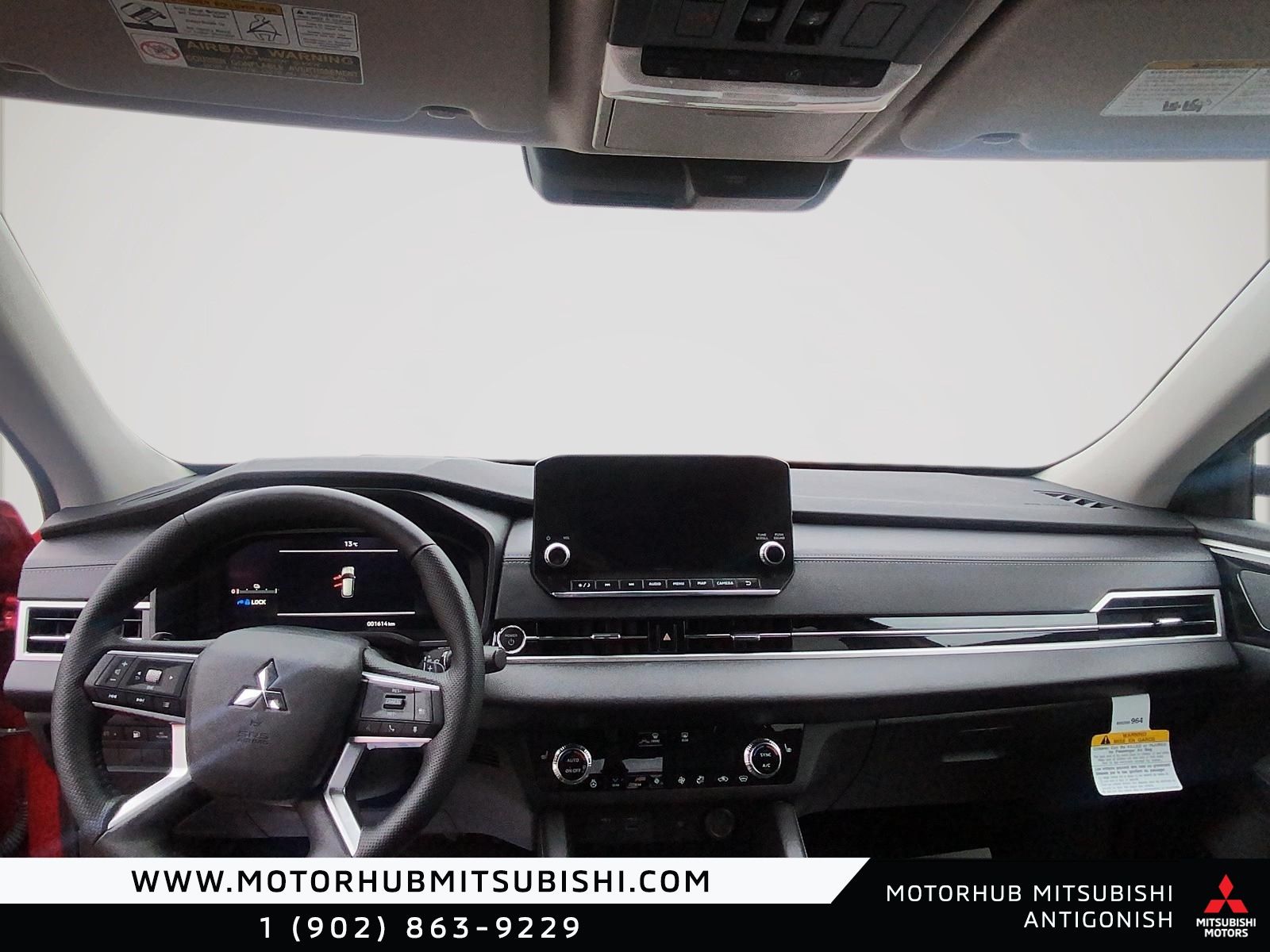 Photo 2024 Mitsubishi Outlander Plug-In Hybrid LE #8