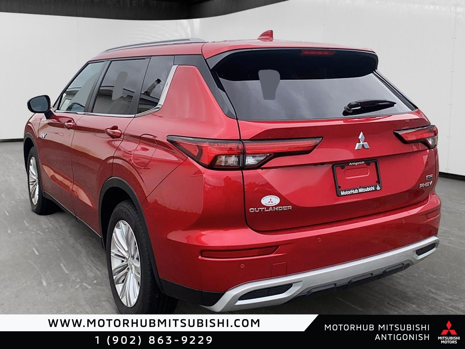 Photo 2024 Mitsubishi Outlander Plug-In Hybrid LE #4