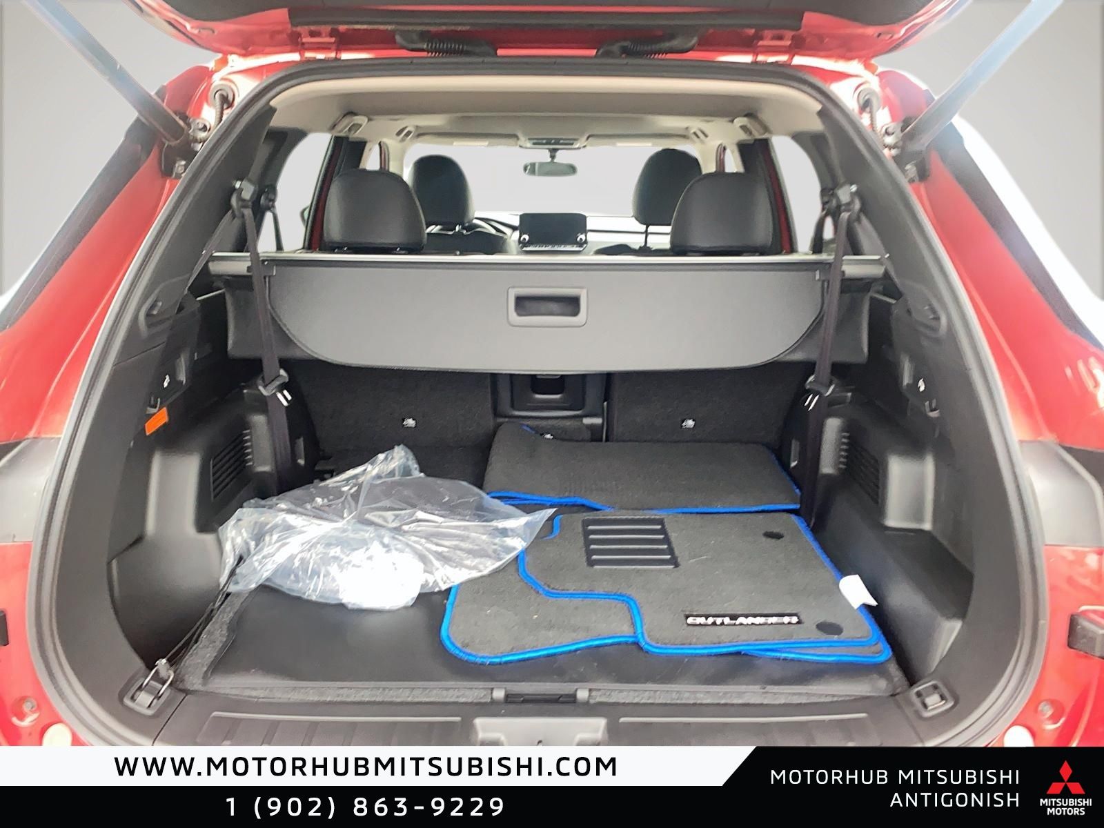 Photo 2024 Mitsubishi Outlander Plug-In Hybrid LE #5