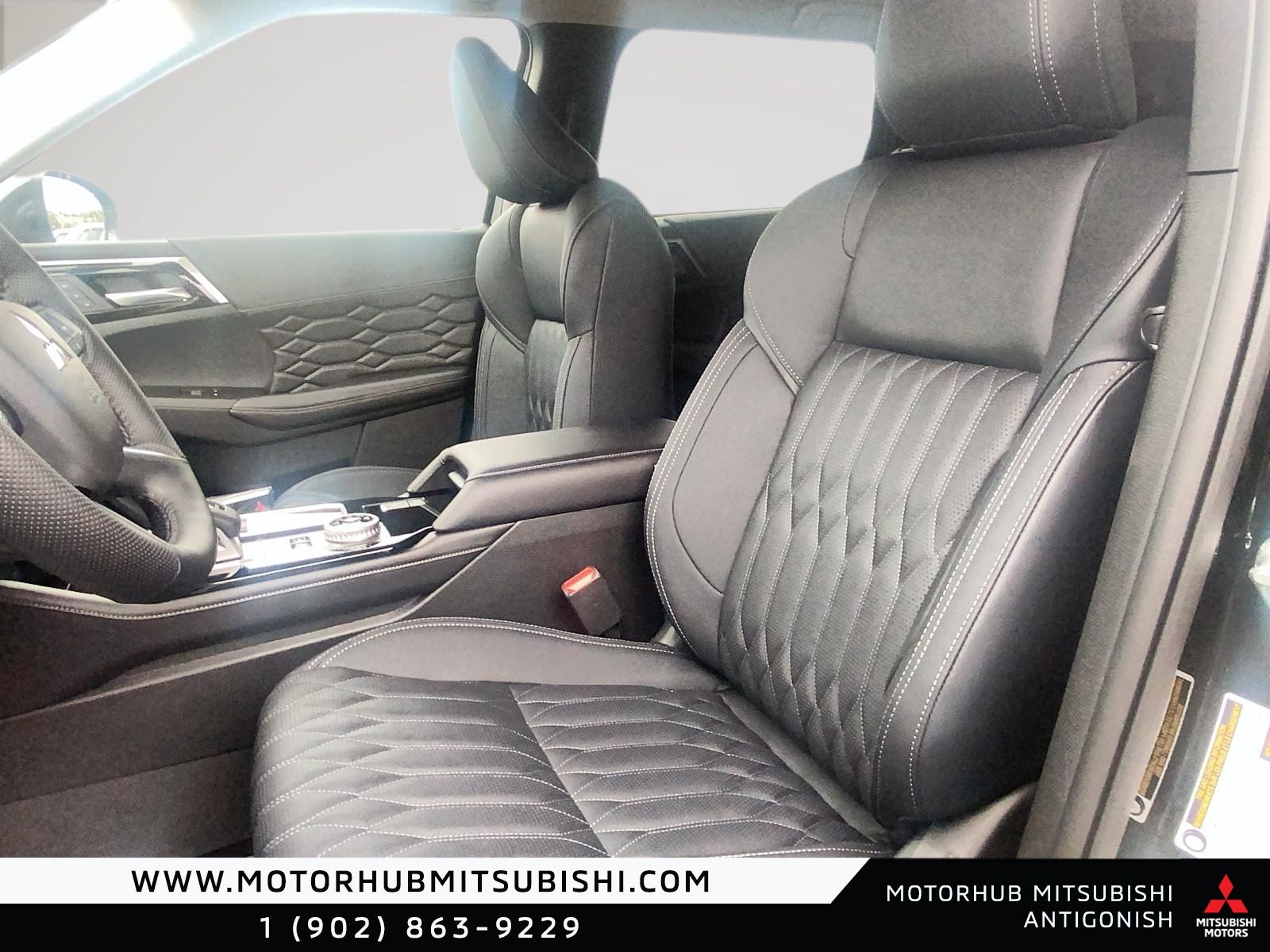 Photo Mitsubishi Outlander Plug-in Hybrid SEL S-AWC 2026 #8