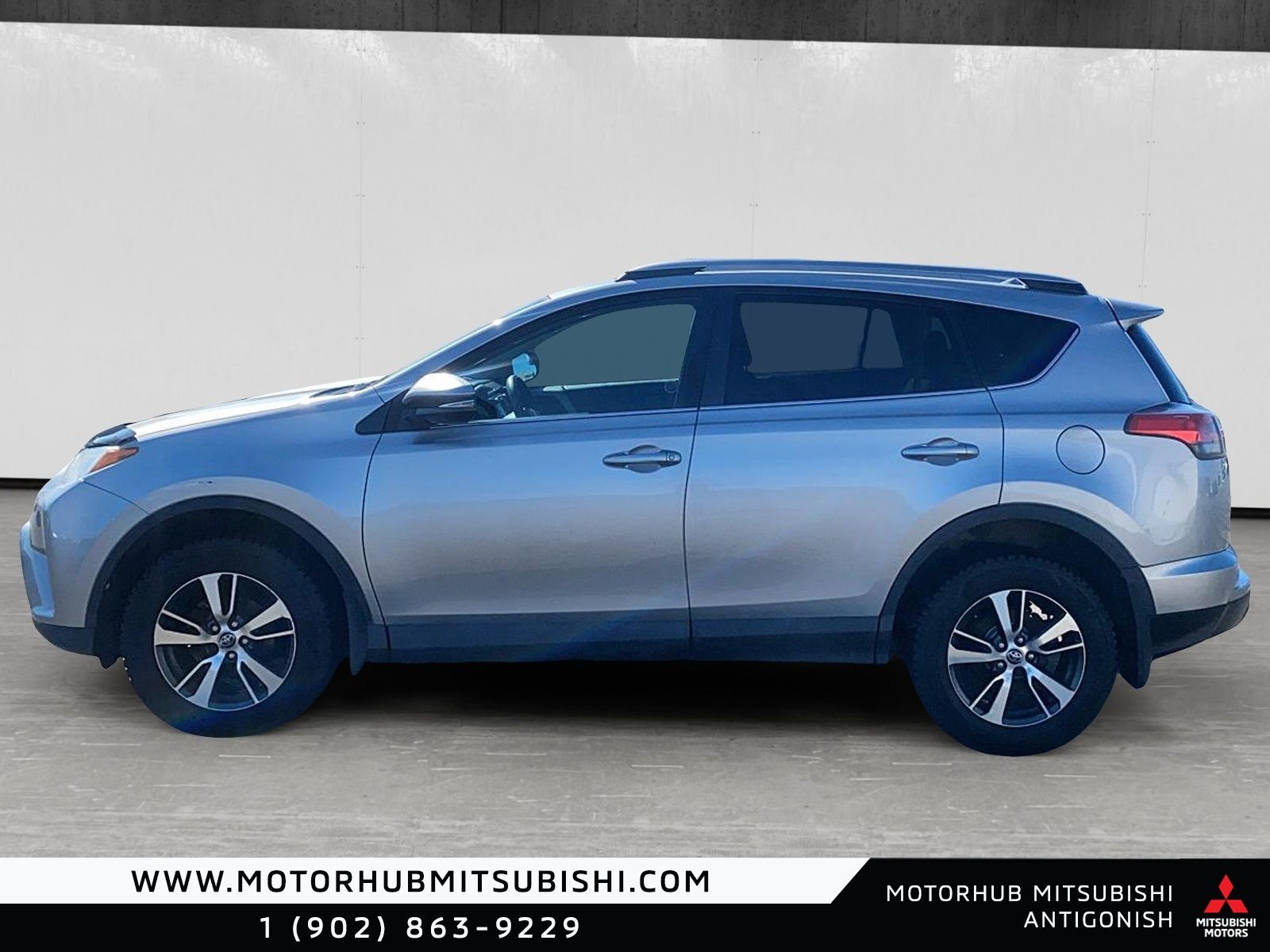Photo 2018 Toyota RAV4 LE #5