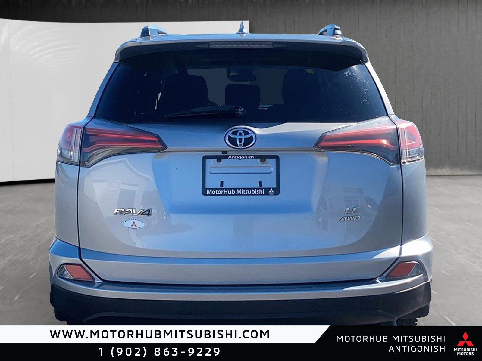 Photo 2018 Toyota RAV4 LE #3