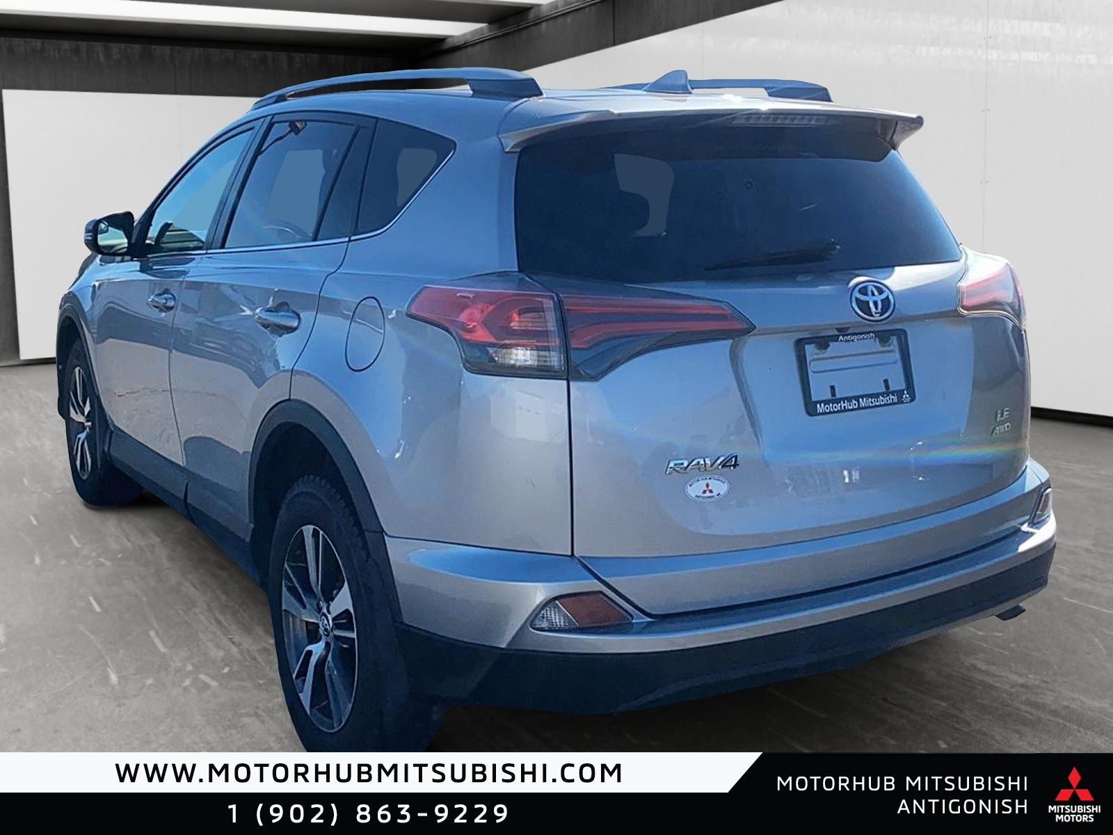 Photo 2018 Toyota RAV4 LE #4