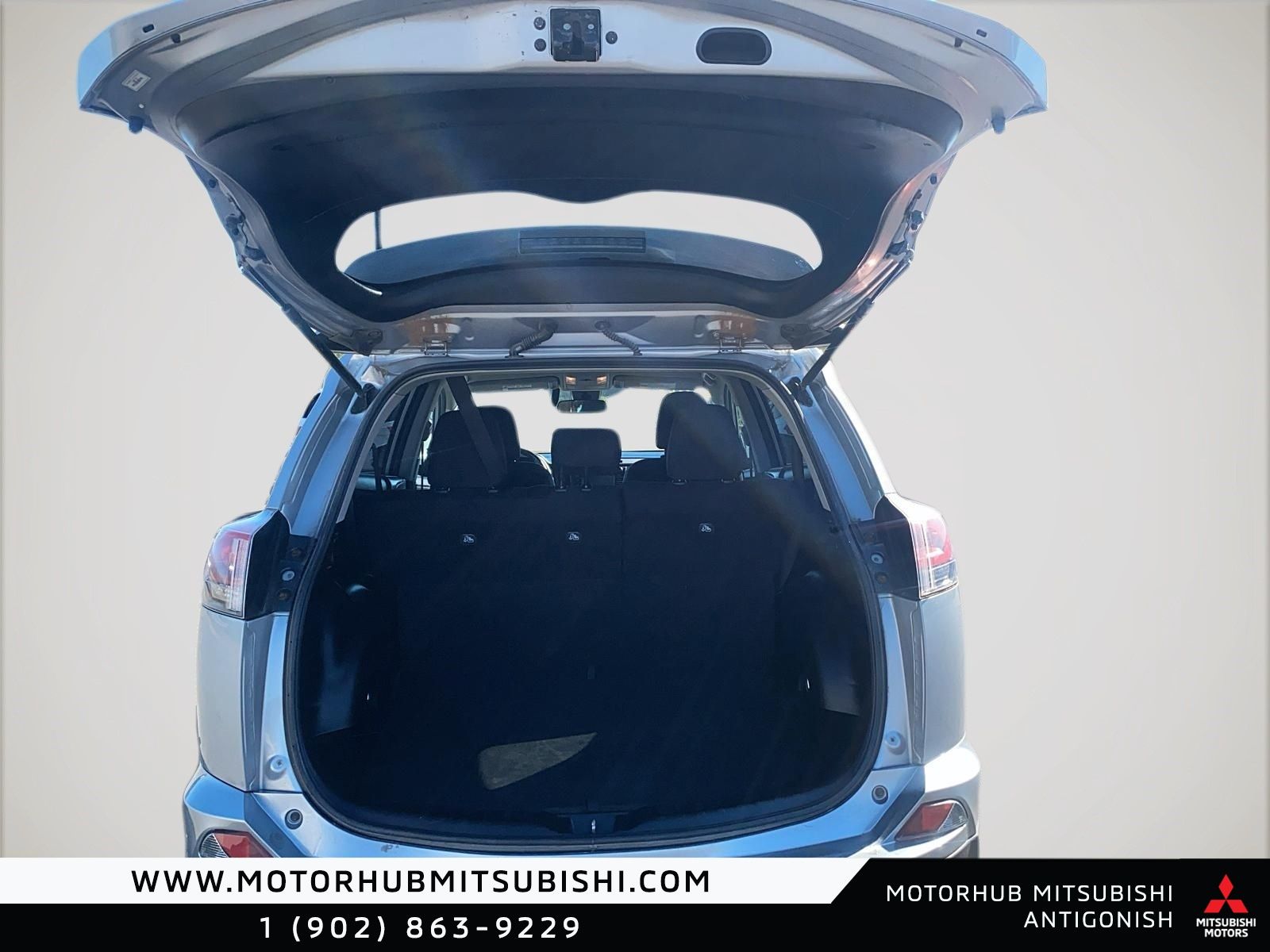 Photo 2018 Toyota RAV4 LE #6