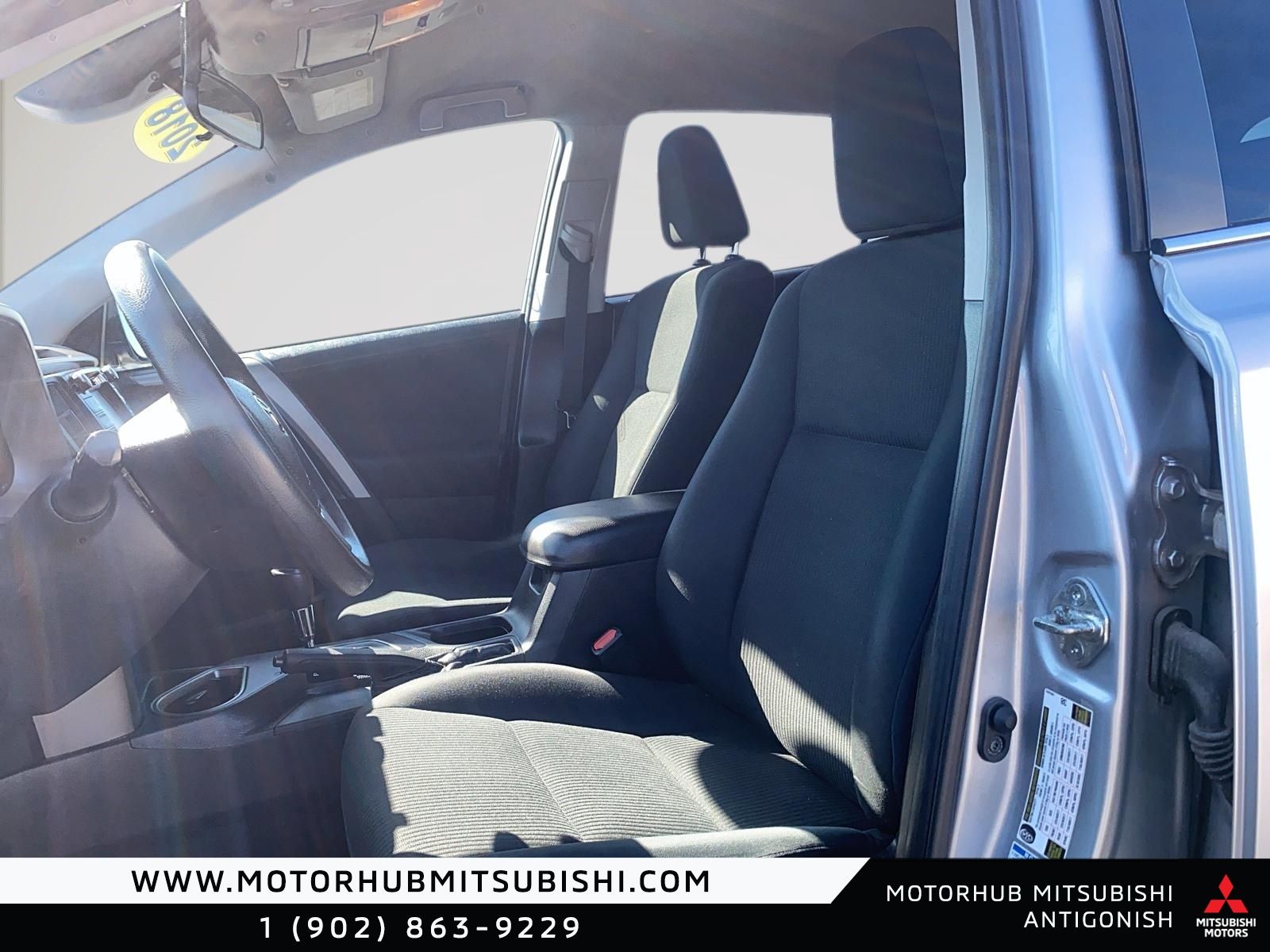Photo 2018 Toyota RAV4 LE #8
