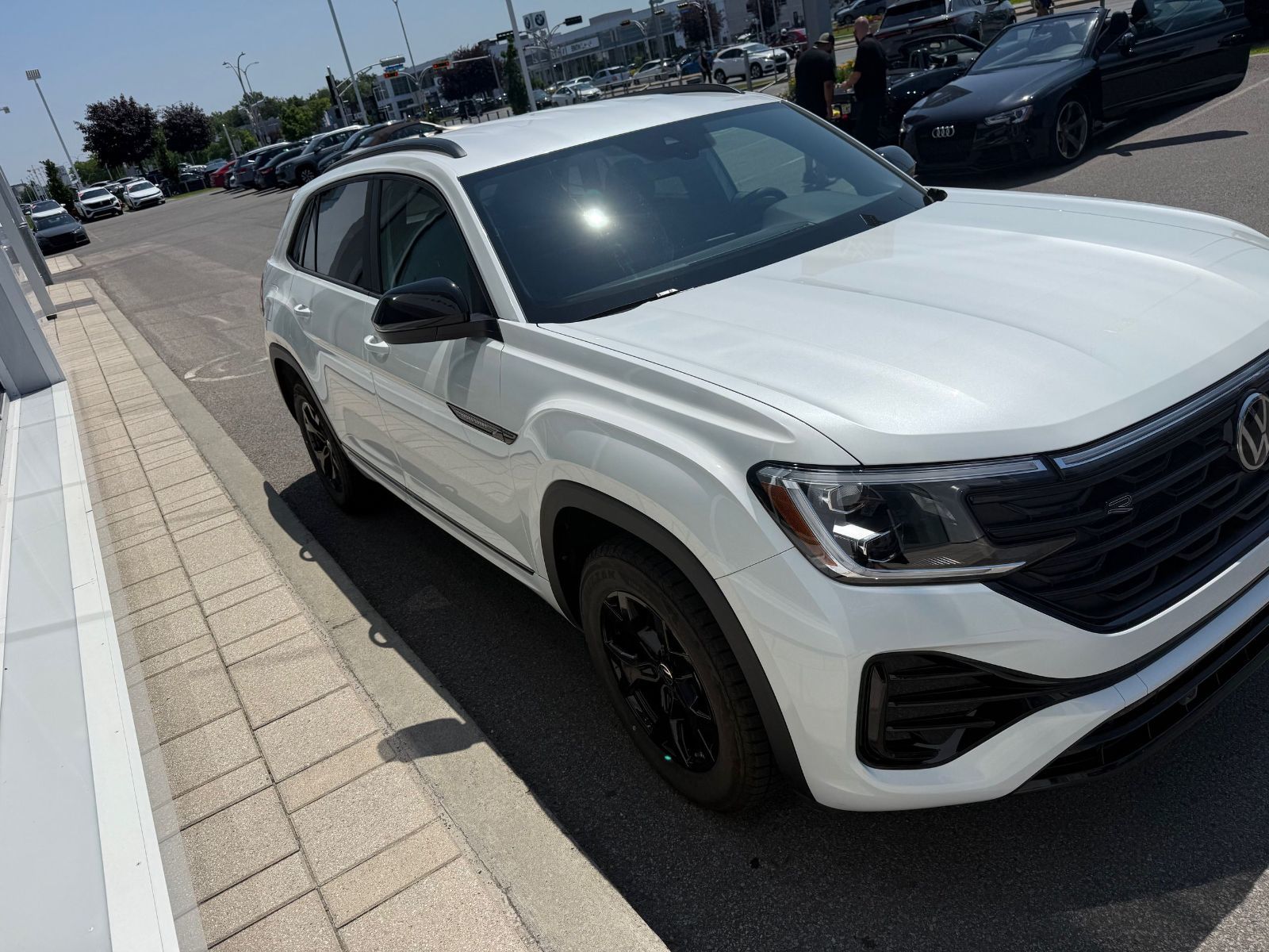 Photo Volkswagen Atlas Cross Sport Comfortline R-Line Black Edition 2025 #3