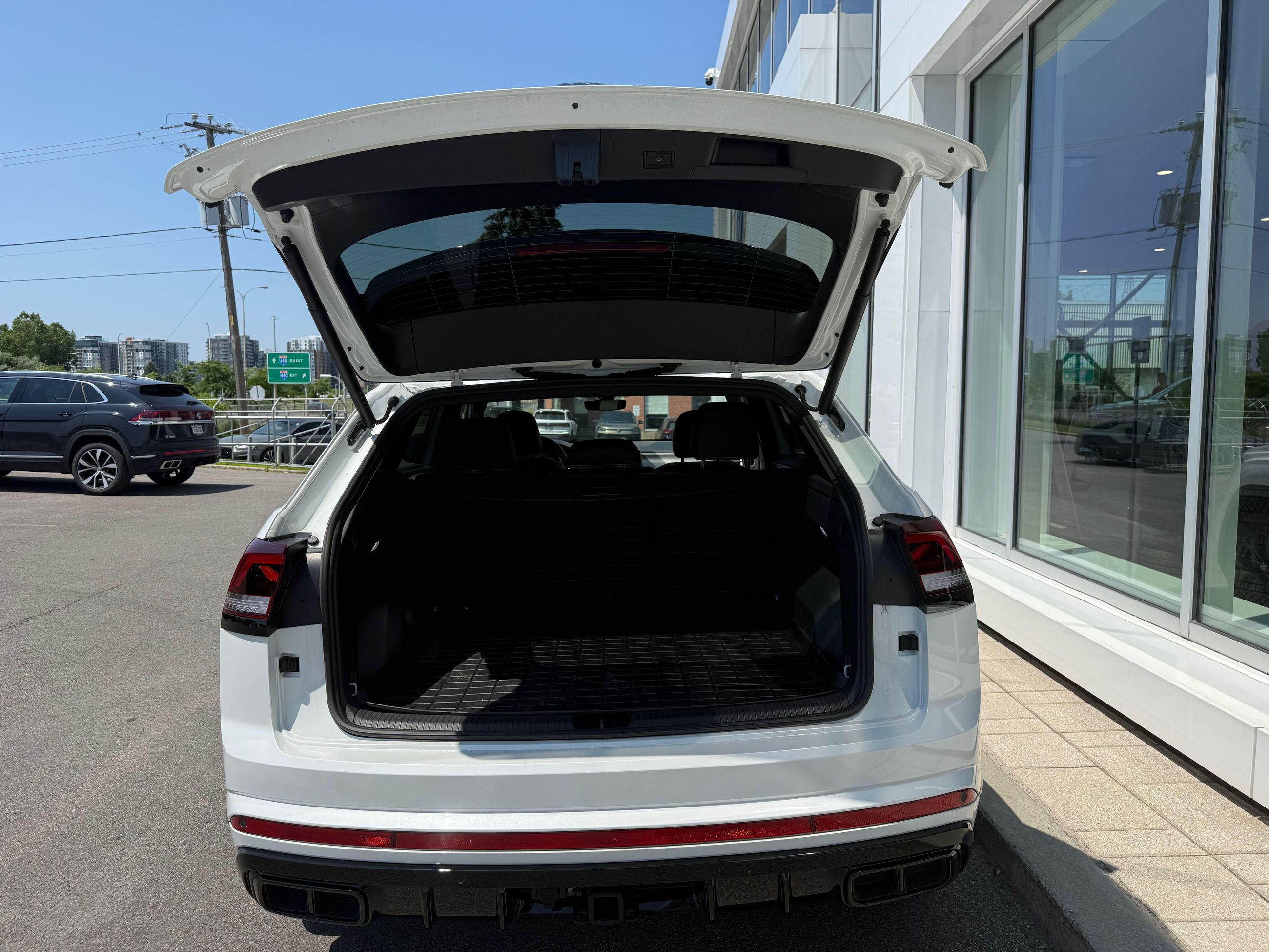 Photo Volkswagen Atlas Cross Sport Comfortline R-Line Black Edition 2025 #5