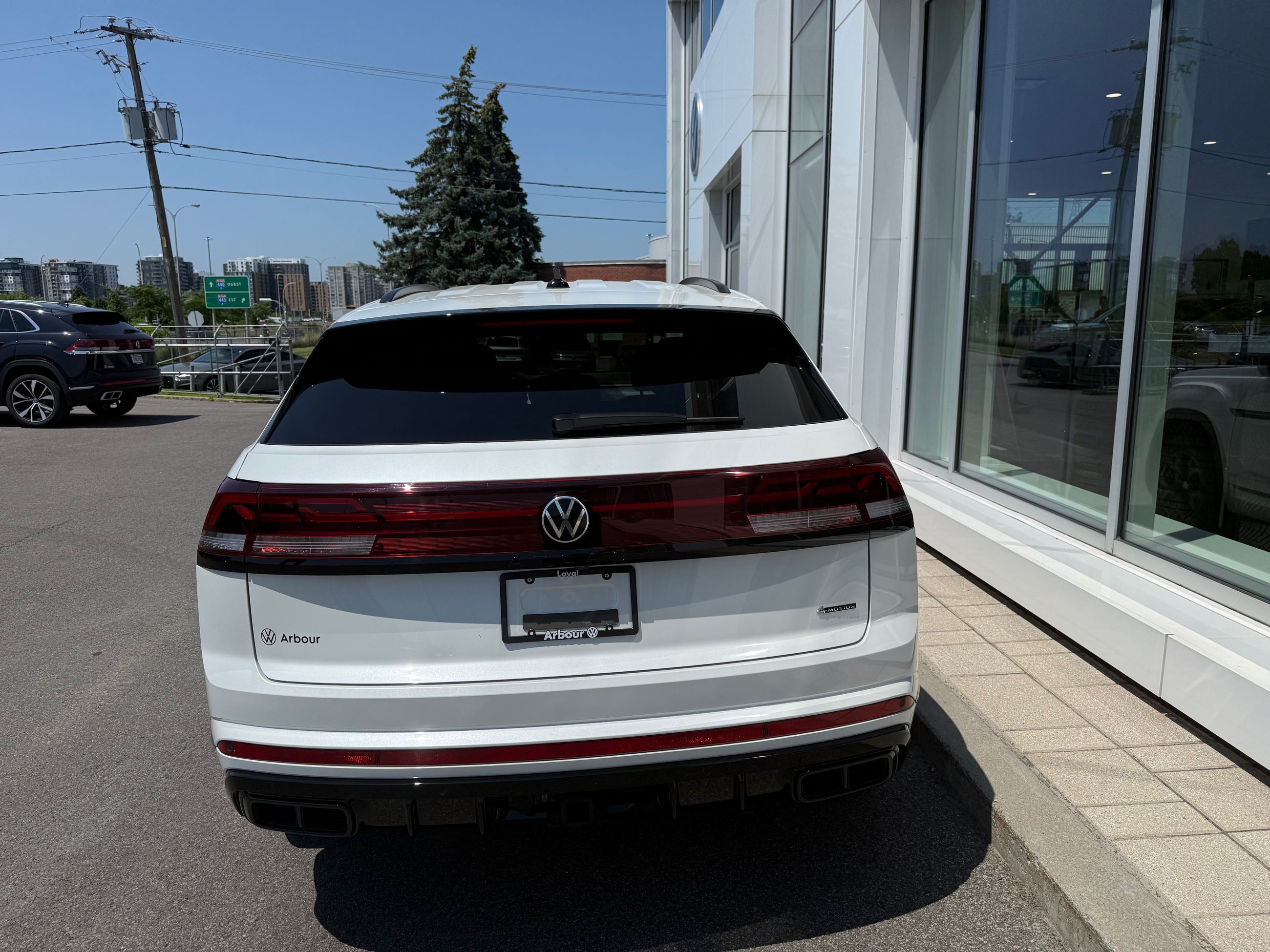 Photo Volkswagen Atlas Cross Sport Comfortline R-Line Black Edition 2025 #4