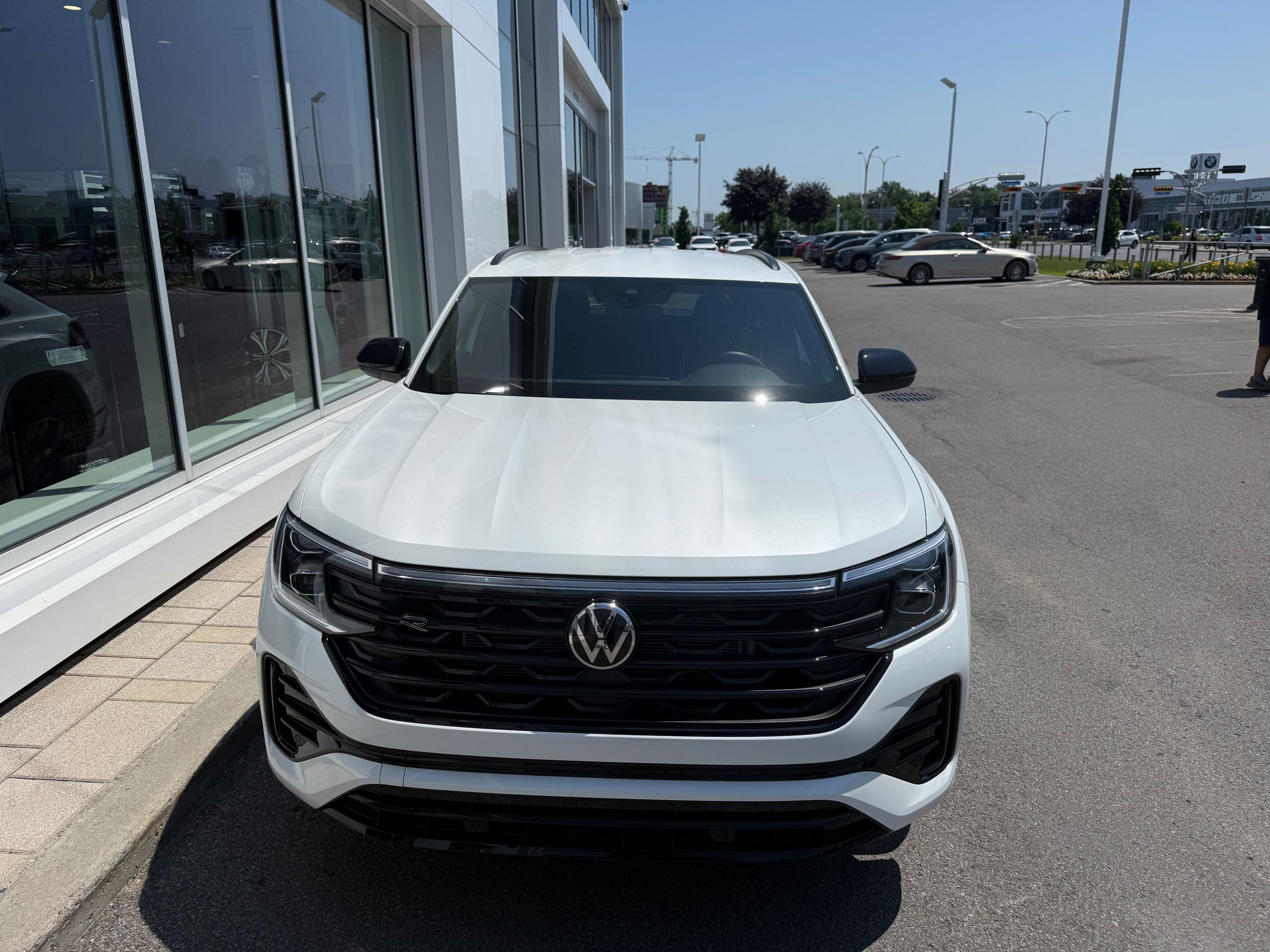 Photo Volkswagen Atlas Cross Sport Comfortline R-Line Black Edition 2025 #2